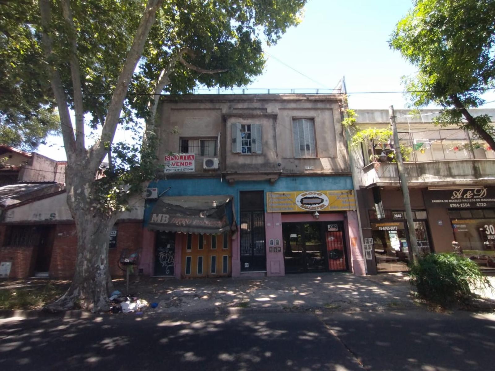 Amplio ph 3 amb a refaccionar en 1 piso + monomabiente con baño y cocina en planta alta, excelente zona y ubicación en Villa Ballester