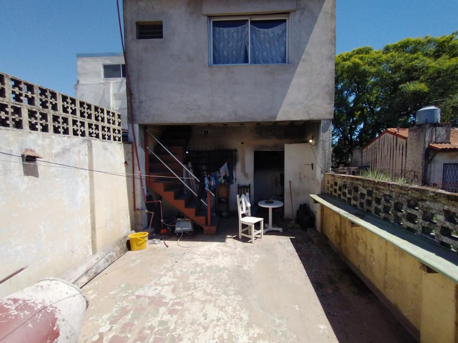 Amplio ph 3 amb a refaccionar en 1 piso + monomabiente con baño y cocina en planta alta, excelente zona y ubicación en Villa Ballester — foto 13