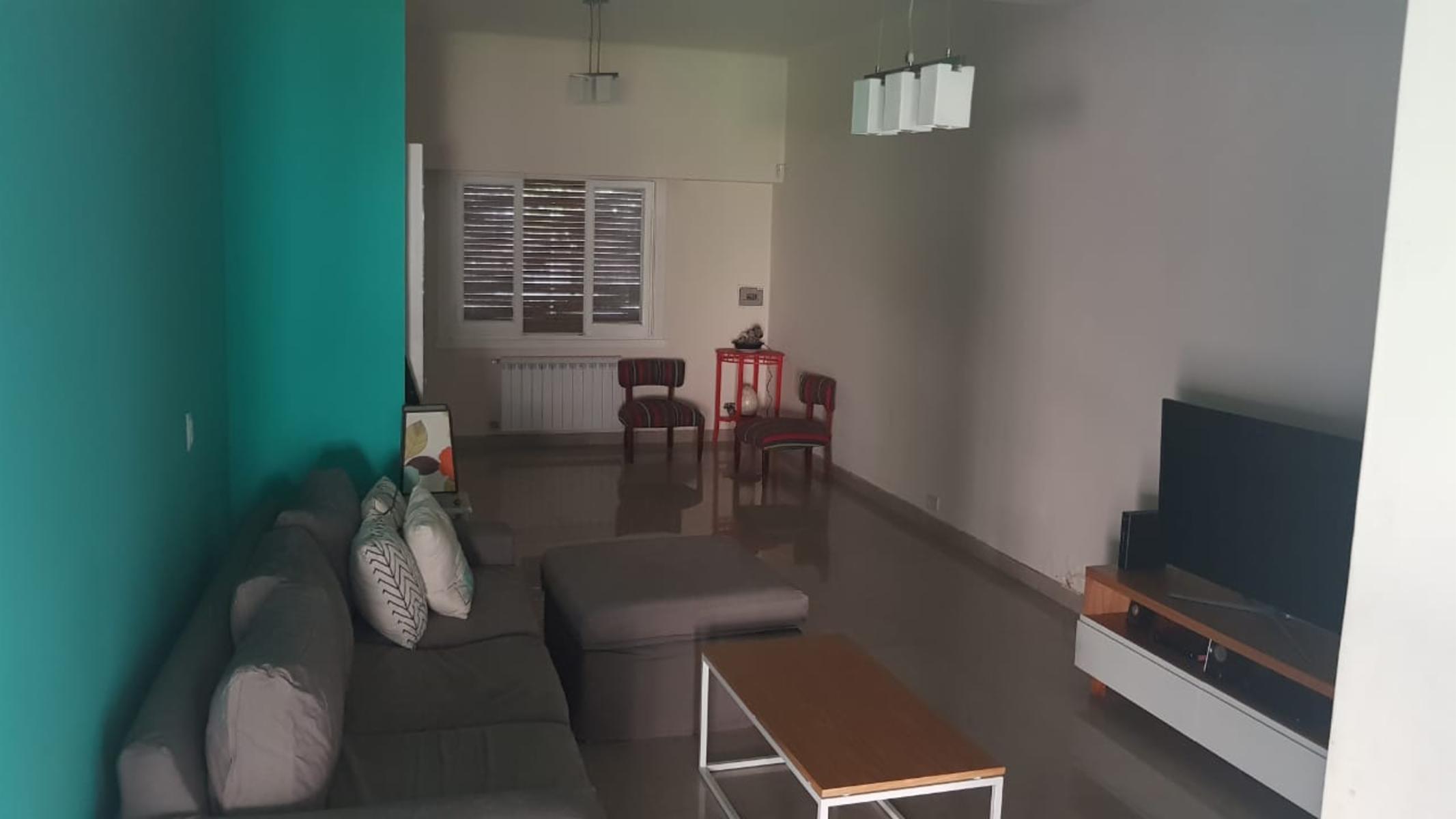PROPIEDAD EN 2 PLANTAS DE 4 AMBIENTES EN MUY BUEN ESTADO GENERAL, EN MUY BUENA ZONA RESIDENCIAL. — foto 3