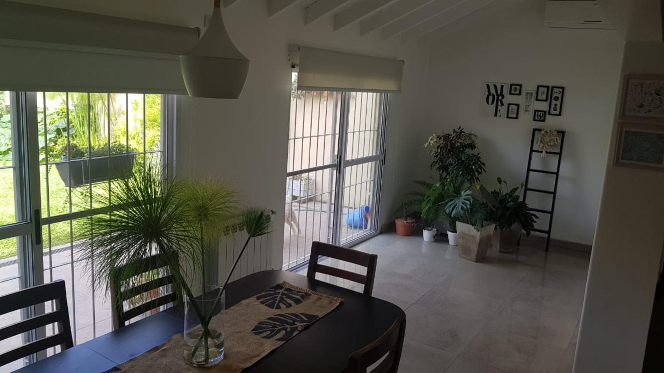 PROPIEDAD EN 2 PLANTAS DE 4 AMBIENTES EN MUY BUEN ESTADO GENERAL, EN MUY BUENA ZONA RESIDENCIAL. — foto 6