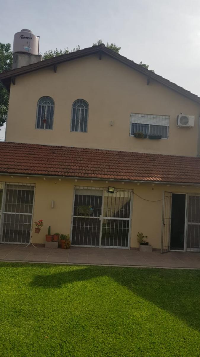 PROPIEDAD EN 2 PLANTAS DE 4 AMBIENTES EN MUY BUEN ESTADO GENERAL, EN MUY BUENA ZONA RESIDENCIAL. — foto 11