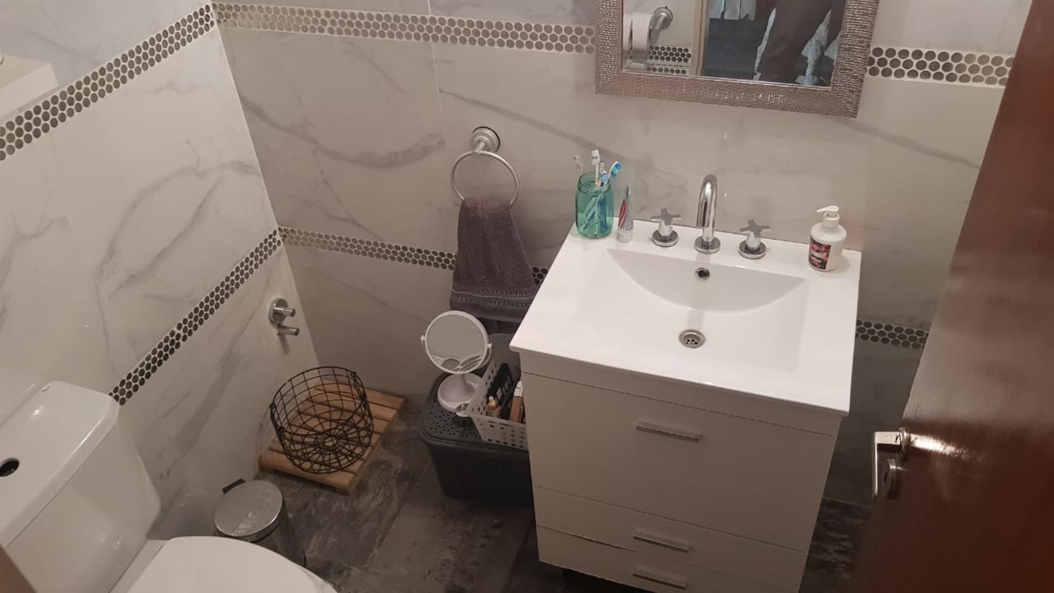 PROPIEDAD EN 2 PLANTAS DE 4 AMBIENTES EN MUY BUEN ESTADO GENERAL, EN MUY BUENA ZONA RESIDENCIAL. — foto 15