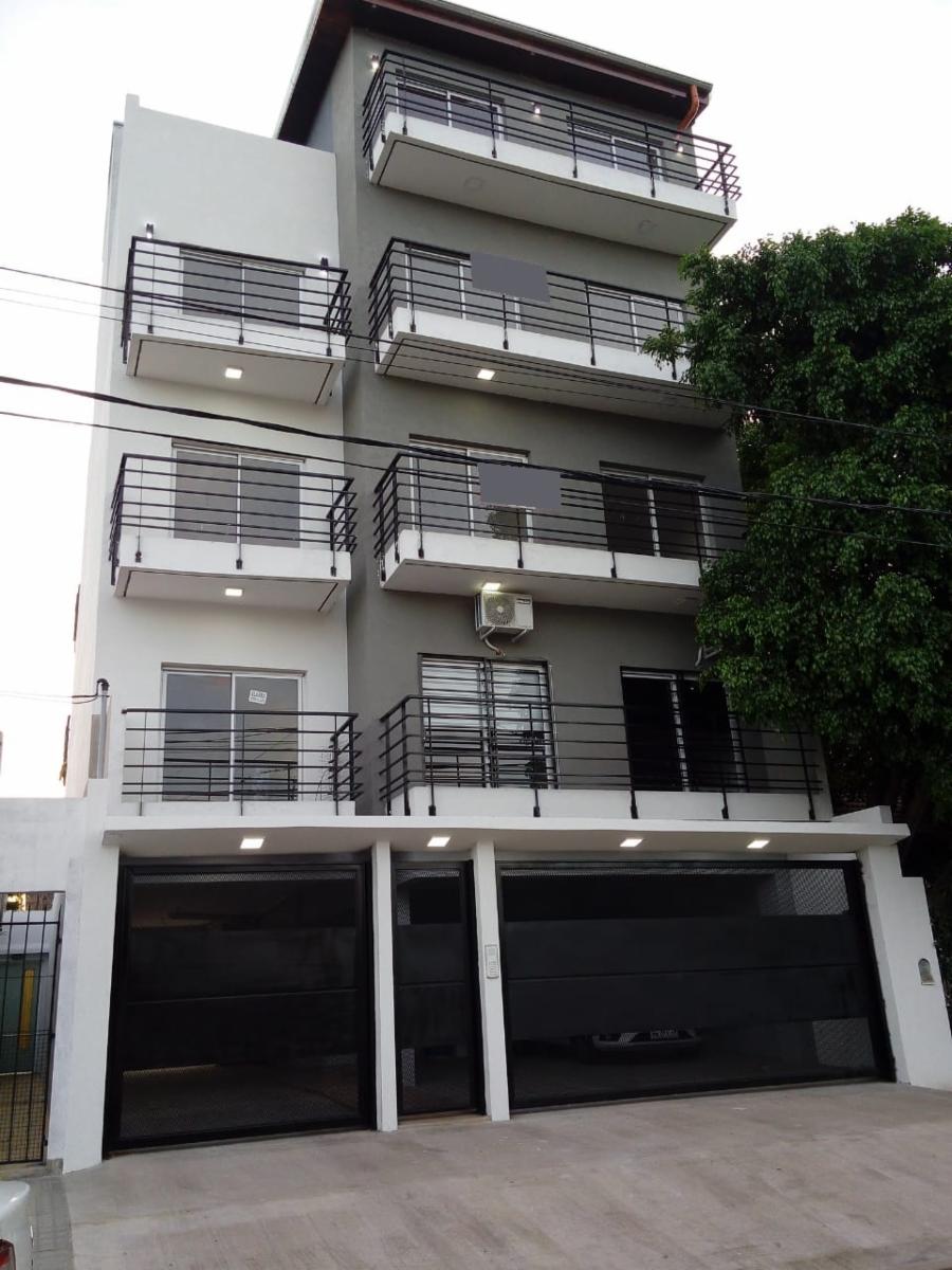 Departamento 2 ambientes en 2 piso con amplio balcón en buena zona residencial