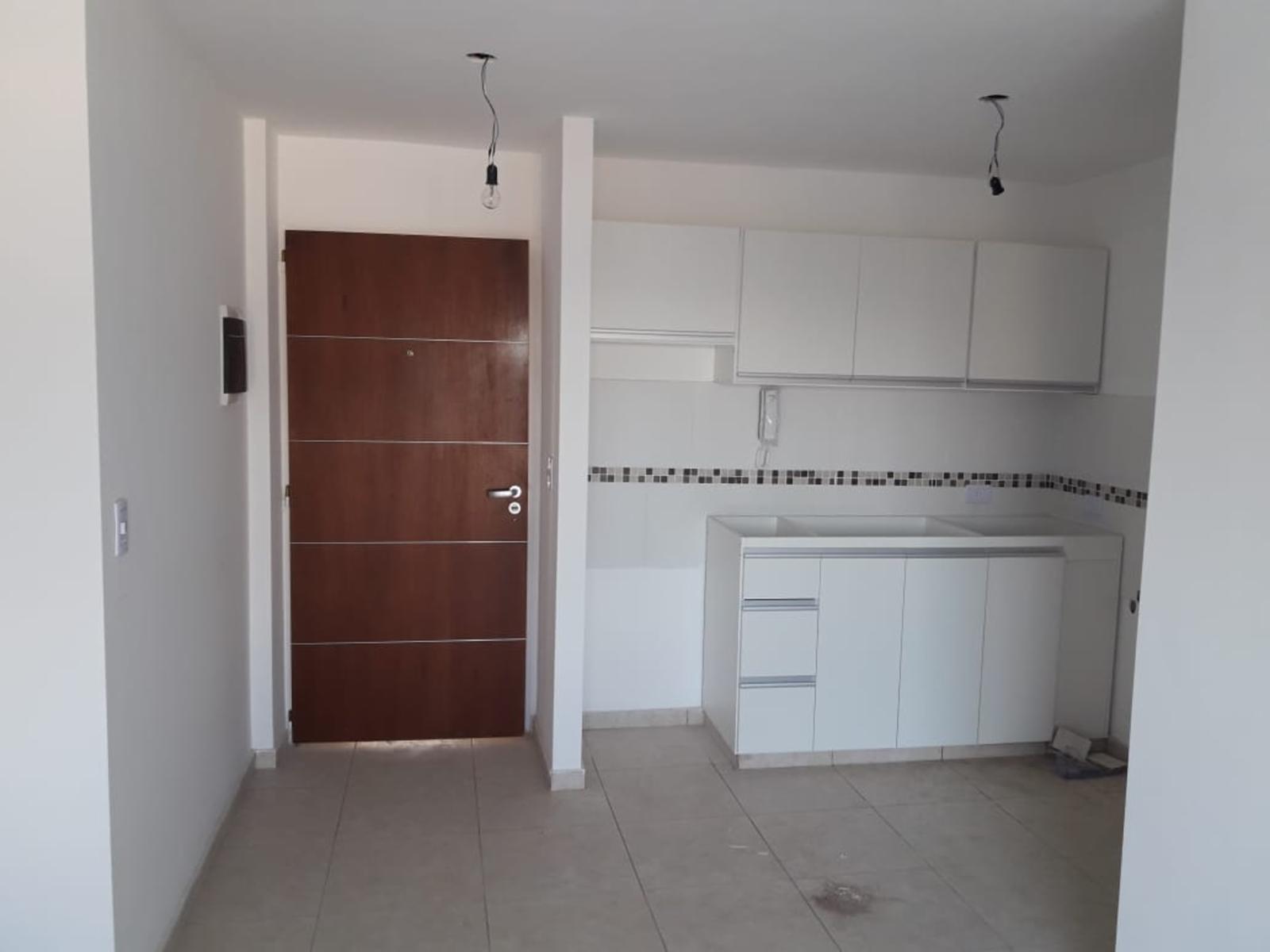 Departamento 2 ambientes en 2 piso con amplio balcón en buena zona residencial — foto 6