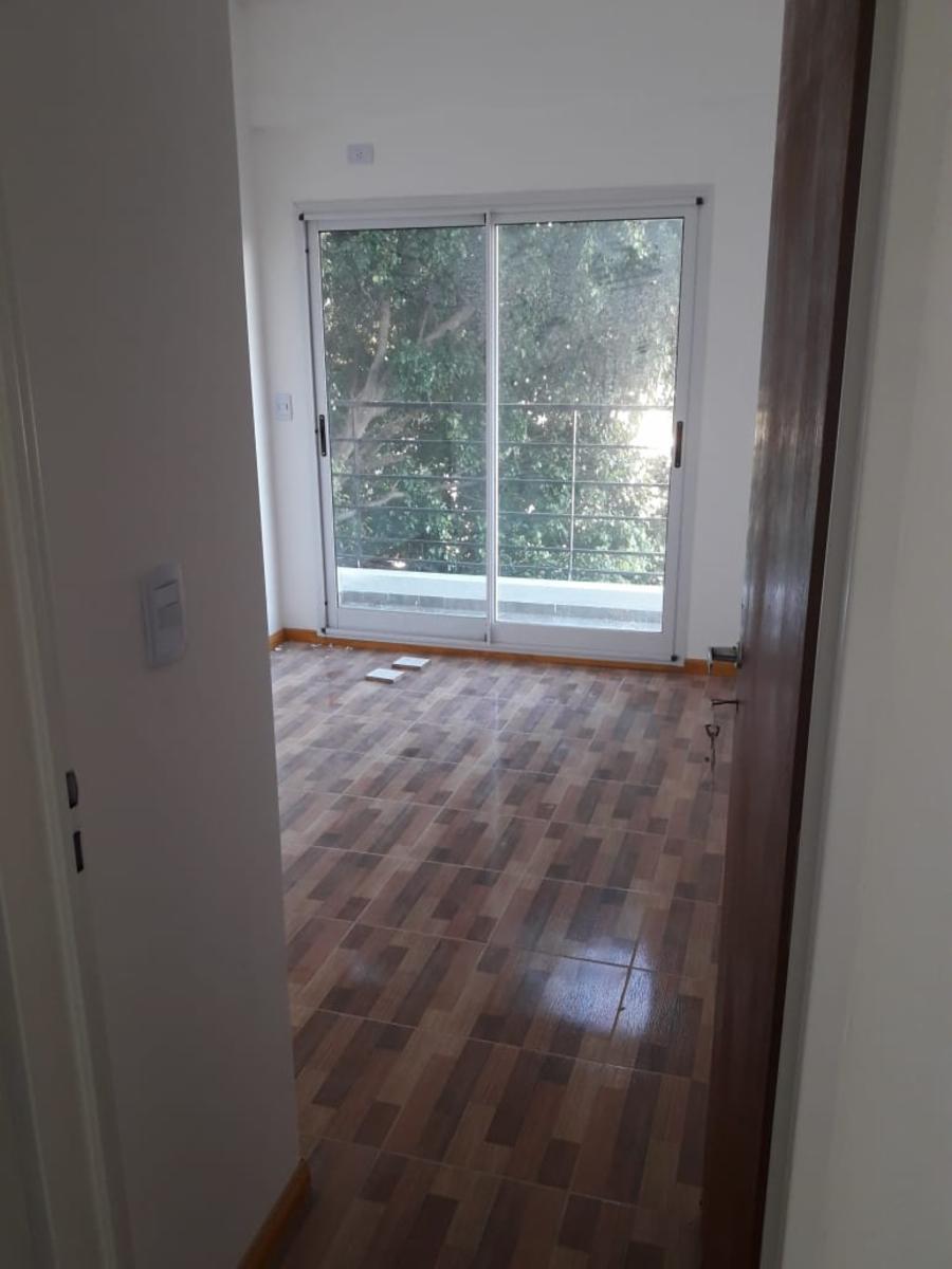 Departamento 2 ambientes en 2 piso con amplio balcón en buena zona residencial — foto 7