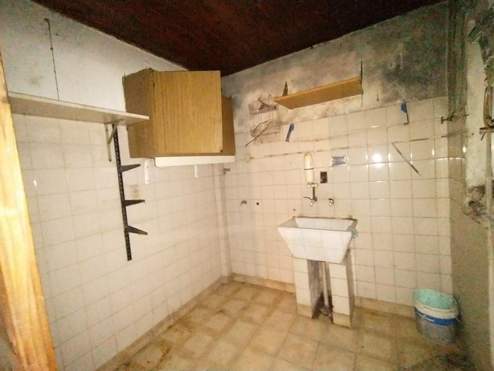 AMPLIO PH DE 3 AMBIENTES CON COCHERA, 2 DORMITORIOS, LIVING COMEDOR, COCINA Y BAÑO. - 3