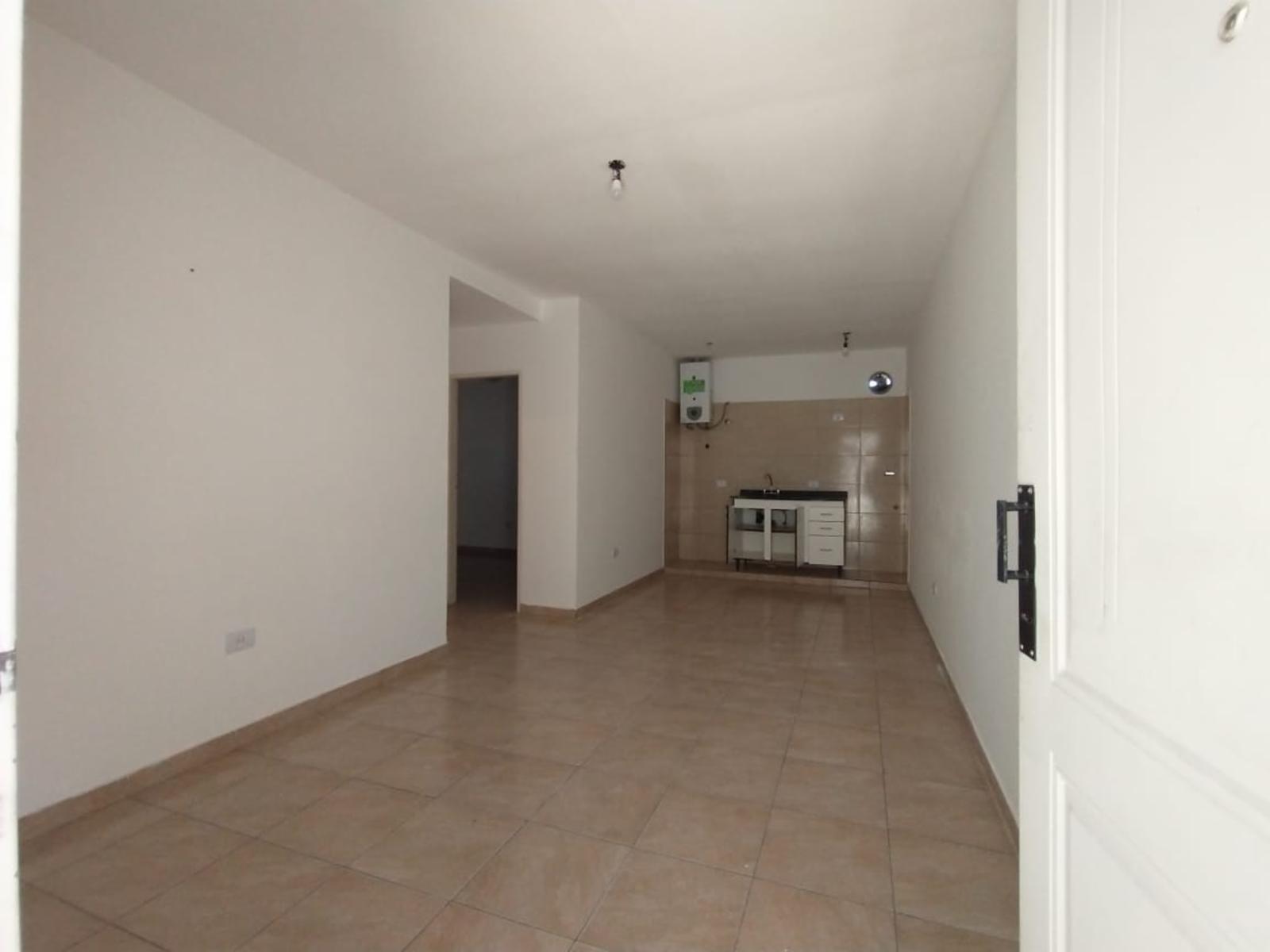 EXCELENTE DEPARTAMENTO DE 3 AMBIENTES EN PLANTA ALTA, AL FONDO, SOBRE AV. MARQUEZ - 2