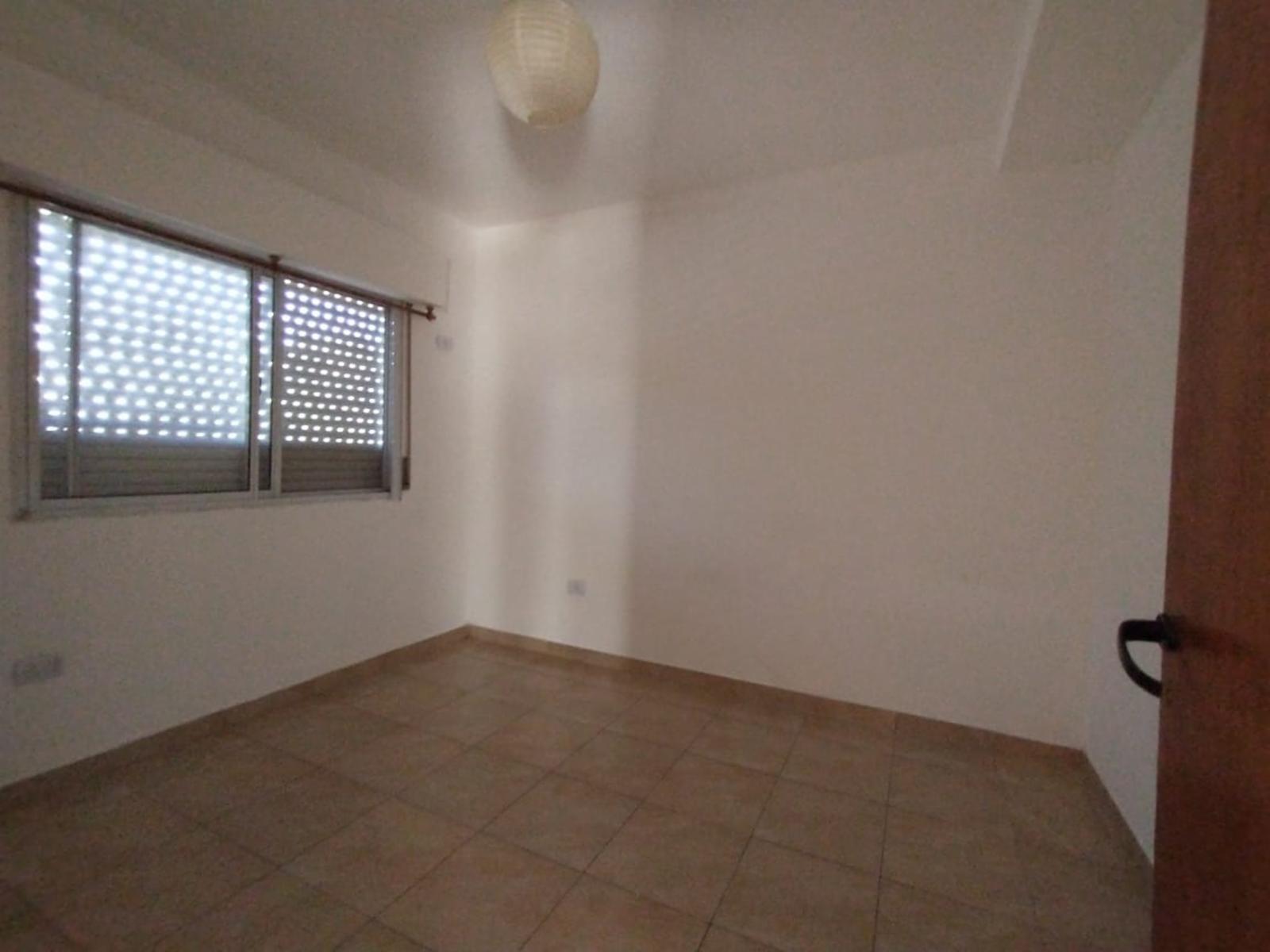 EXCELENTE DEPARTAMENTO DE 3 AMBIENTES EN PLANTA ALTA, AL FONDO, SOBRE AV. MARQUEZ - 4