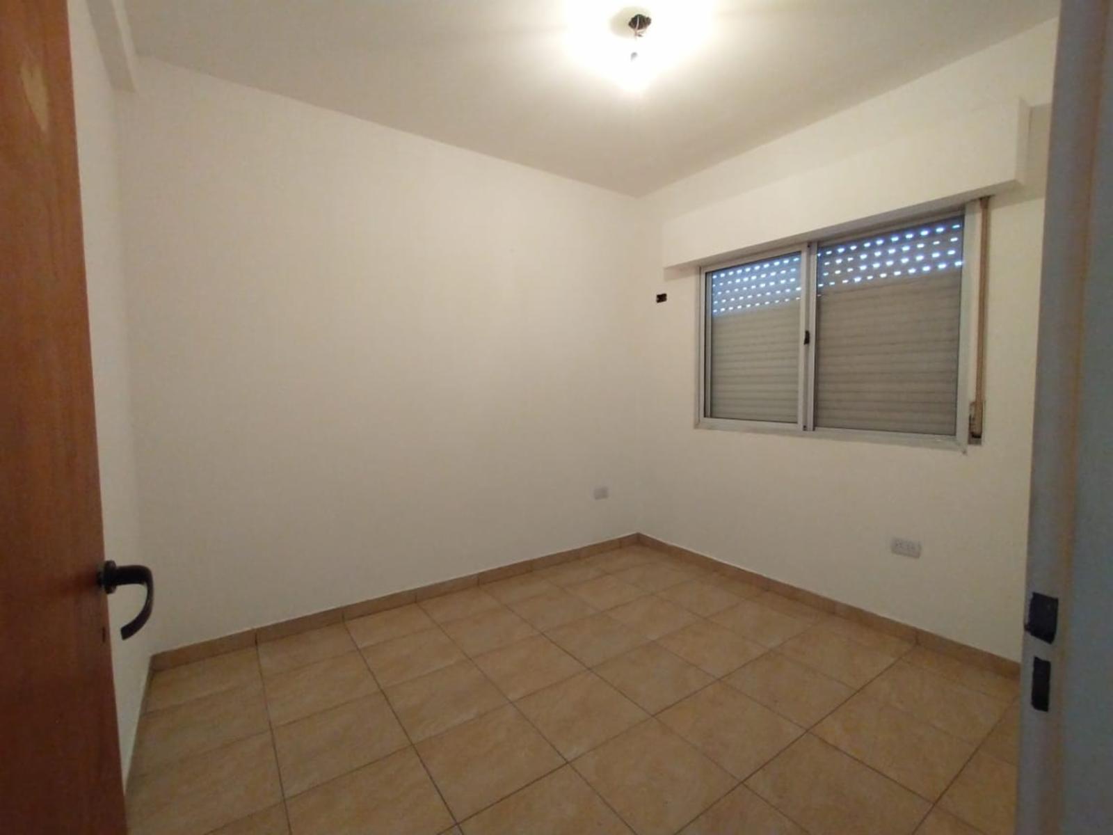 EXCELENTE DEPARTAMENTO DE 3 AMBIENTES EN PLANTA ALTA, AL FONDO, SOBRE AV. MARQUEZ - 5