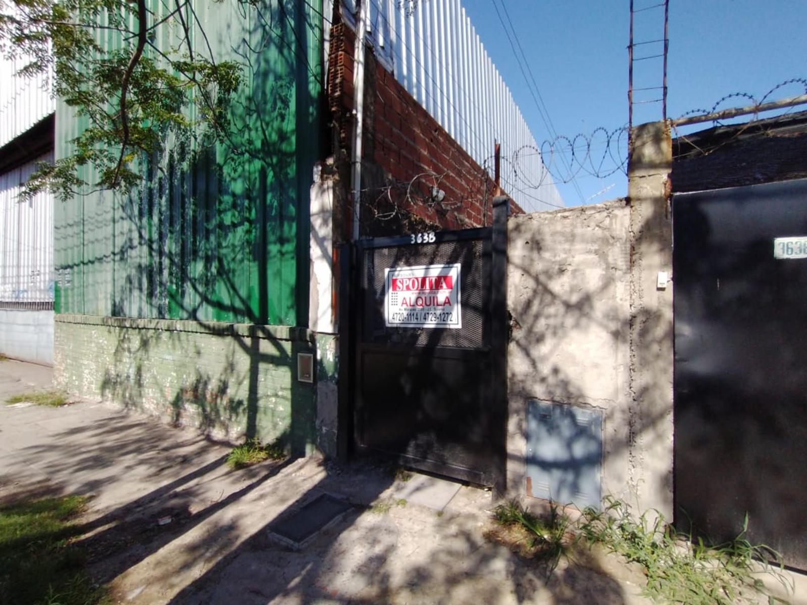 EXCELENTE DEPARTAMENTO DE 3 AMBIENTES EN PLANTA ALTA, AL FONDO, SOBRE AV. MARQUEZ - 8