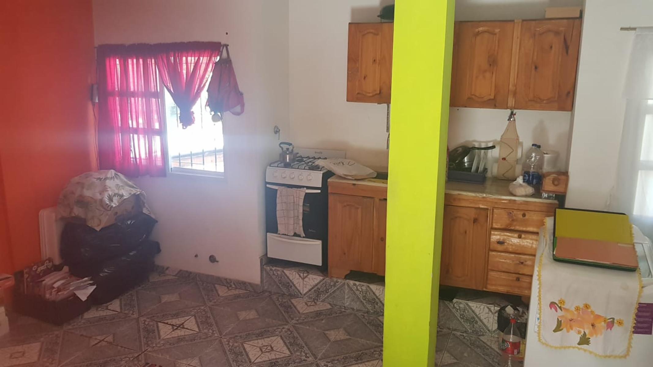 PROPIEDAD EN LOTE PROPIO CON LOCAL COMERCIAL, 6 DEPARTAMENTOS DE 2 AMBIENTES Y ENTRADA PARA AUTOS. — foto 8