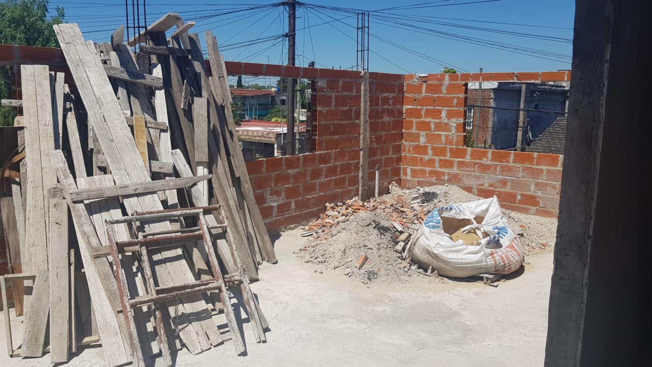 PROPIEDAD EN LOTE PROPIO CON LOCAL COMERCIAL, 6 DEPARTAMENTOS DE 2 AMBIENTES Y ENTRADA PARA AUTOS. — foto 9