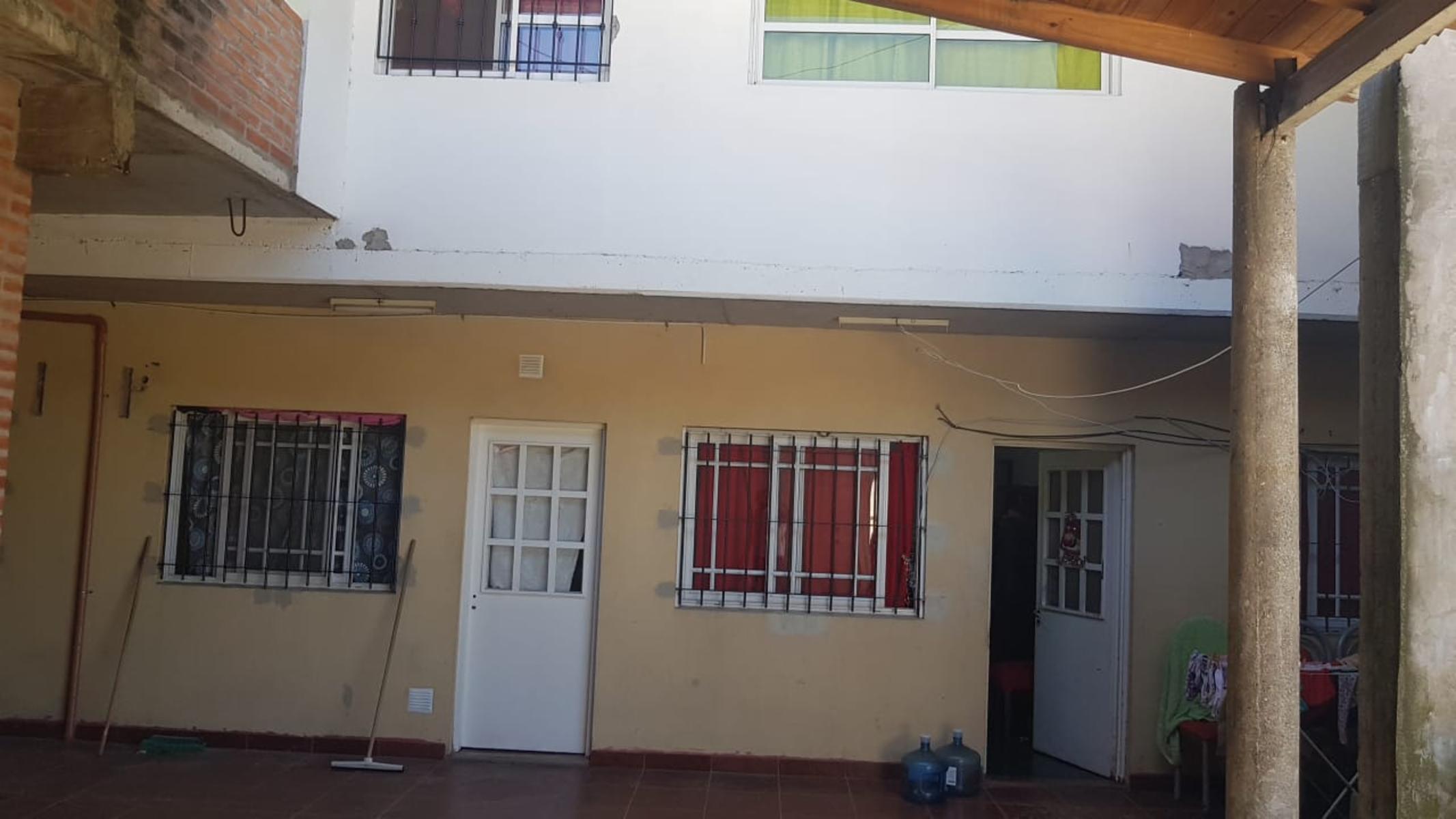 PROPIEDAD EN LOTE PROPIO CON LOCAL COMERCIAL, 6 DEPARTAMENTOS DE 2 AMBIENTES Y ENTRADA PARA AUTOS. — foto 10
