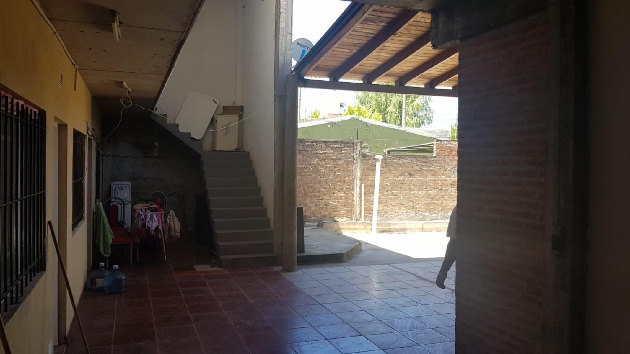 PROPIEDAD EN LOTE PROPIO CON LOCAL COMERCIAL, 6 DEPARTAMENTOS DE 2 AMBIENTES Y ENTRADA PARA AUTOS. — foto 13