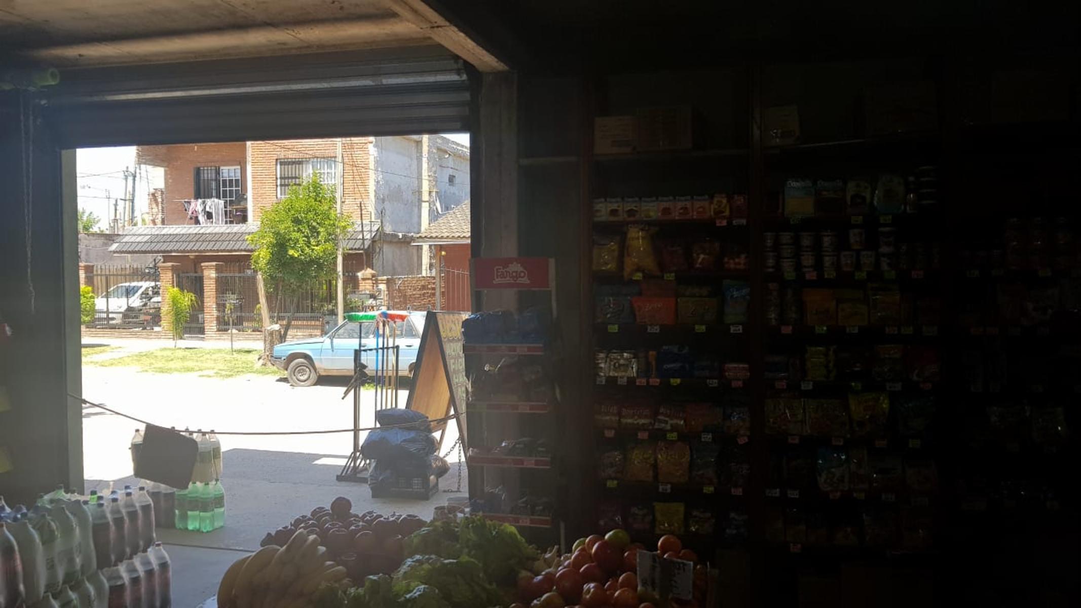 PROPIEDAD EN LOTE PROPIO CON LOCAL COMERCIAL, 6 DEPARTAMENTOS DE 2 AMBIENTES Y ENTRADA PARA AUTOS. — foto 14