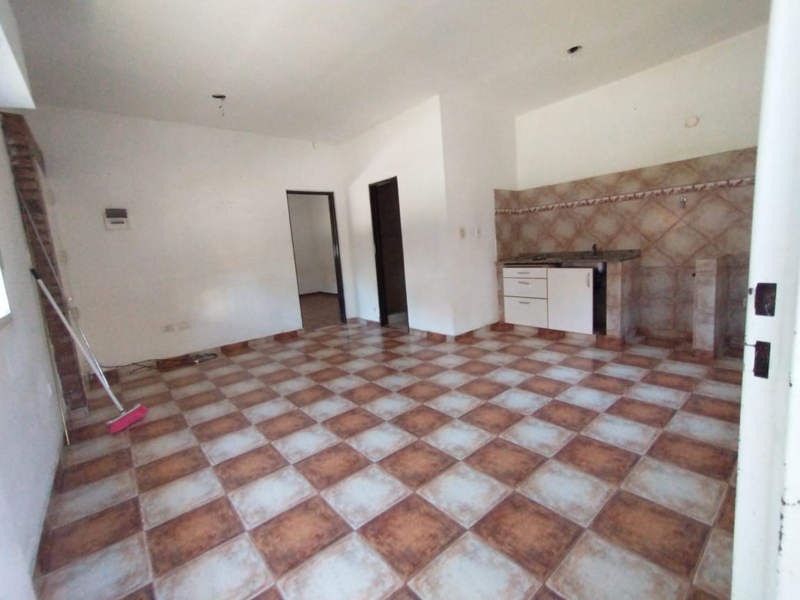 EXCELENTE DEPARTAMENTOS DE 2 AMBIENTES AMPLIOS EN PLANTA BAJA CON PATIO Y LAVADERO. - 2