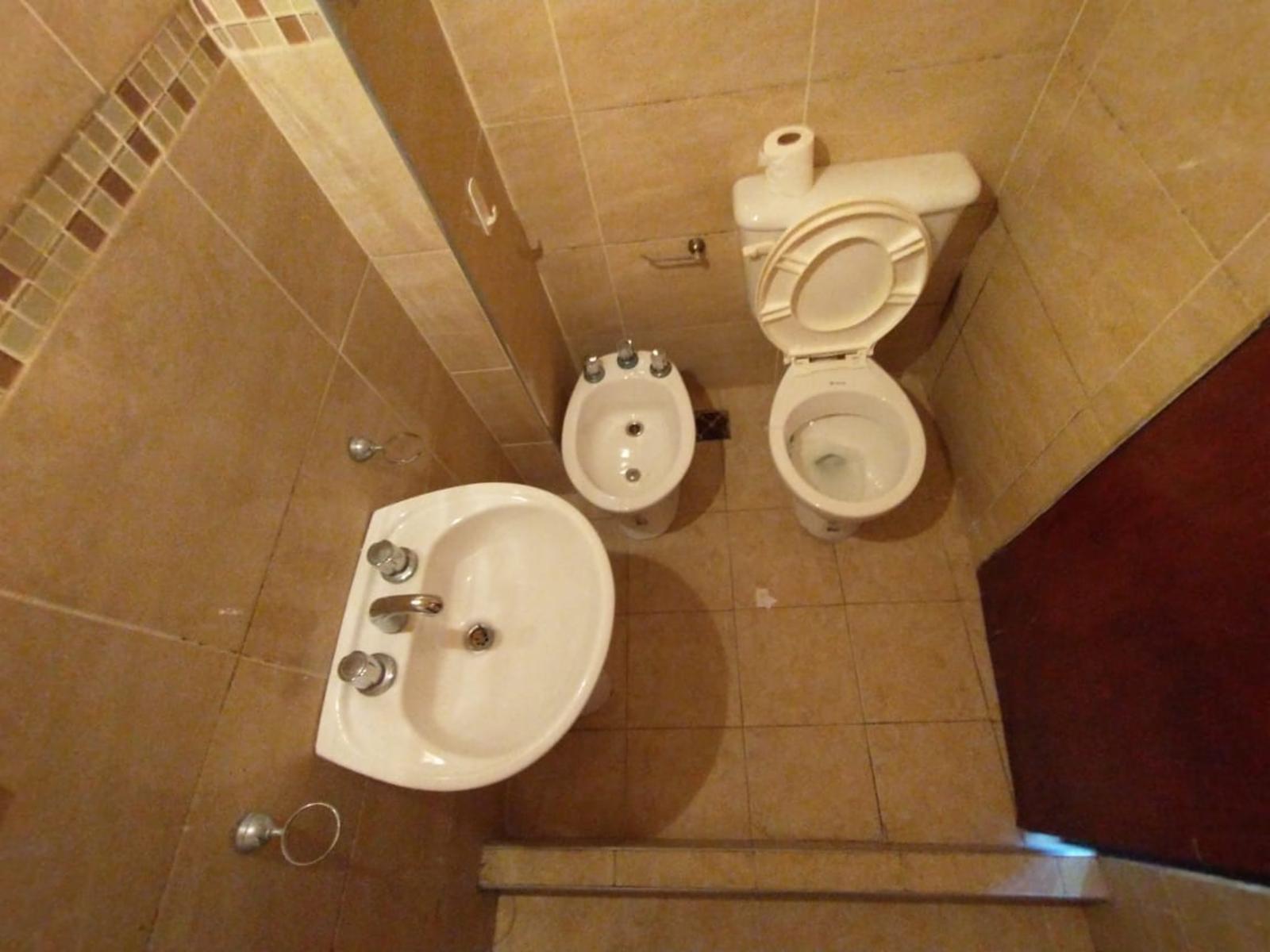 EXCELENTE DEPARTAMENTOS DE 2 AMBIENTES AMPLIOS EN PLANTA BAJA CON PATIO Y LAVADERO. - 3
