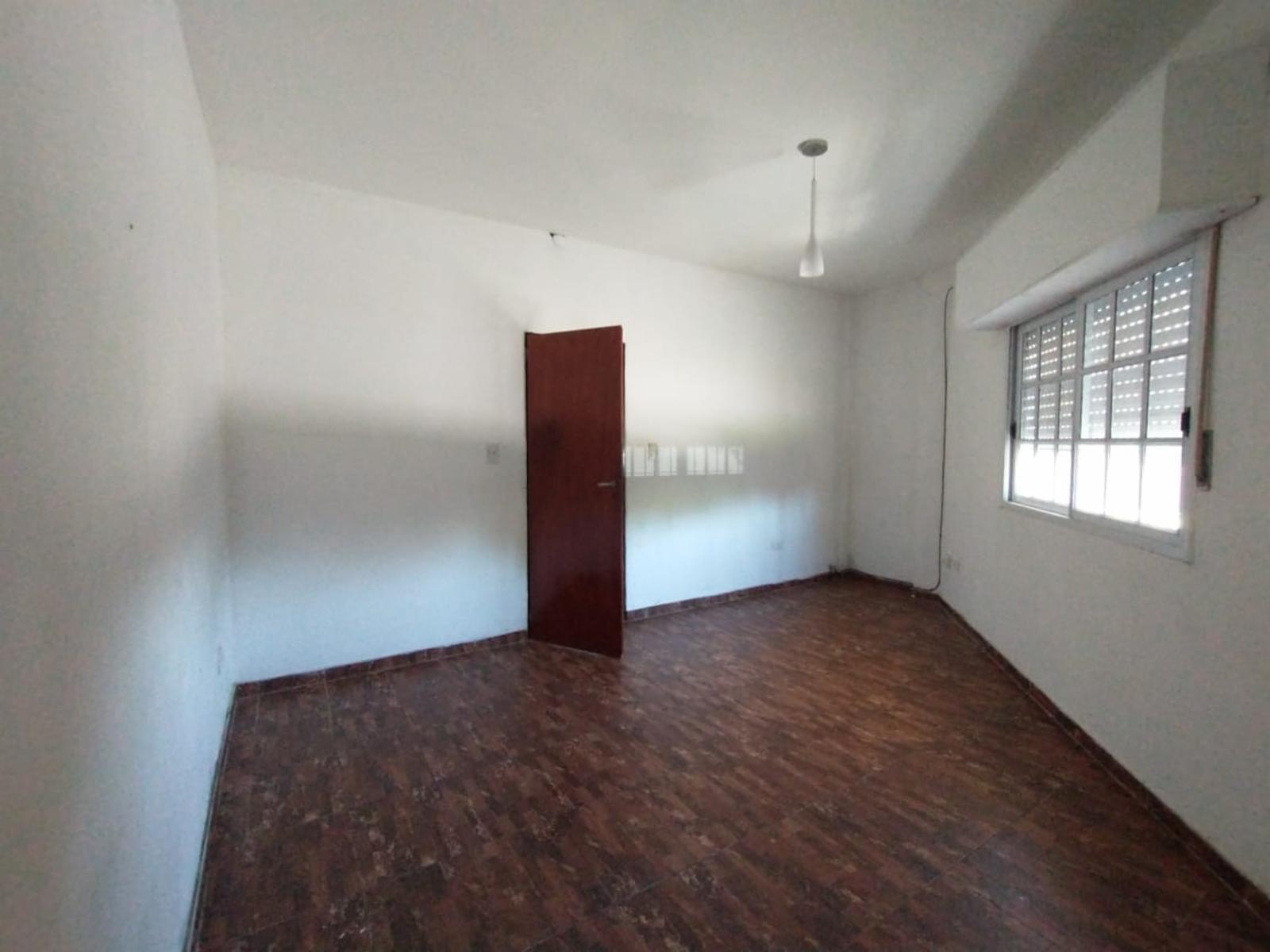 EXCELENTE DEPARTAMENTOS DE 2 AMBIENTES AMPLIOS EN PLANTA BAJA CON PATIO Y LAVADERO. - 5