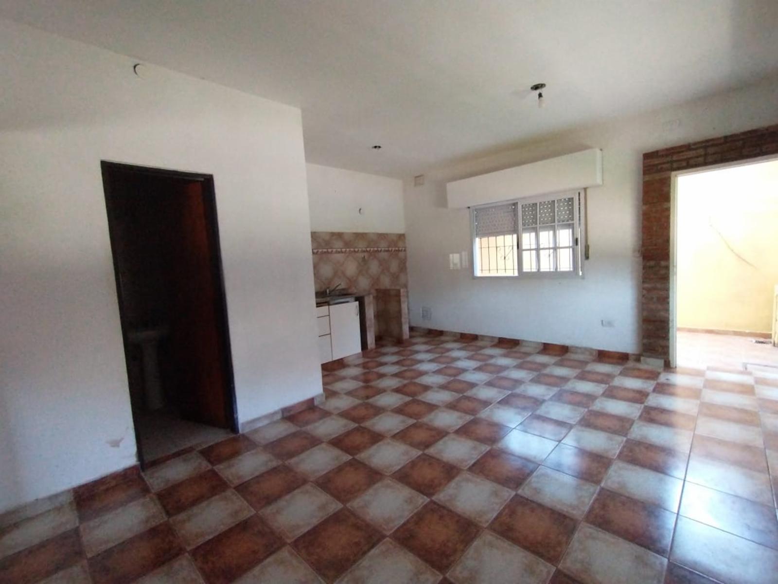 EXCELENTE DEPARTAMENTOS DE 2 AMBIENTES AMPLIOS EN PLANTA BAJA CON PATIO Y LAVADERO. - 8