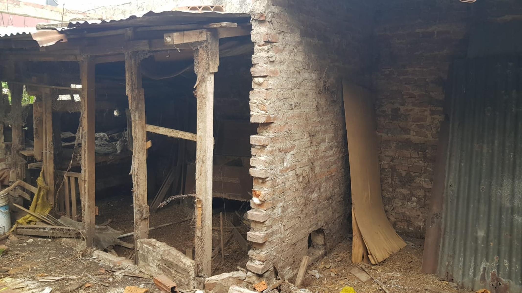 CASA EN LOTE PROPIO DE 10X34 mts, 3 AMBIENTES + CONSTRUCCIÓN AL FONDO PARA REFACCIONAR O RECICLAR — foto 3