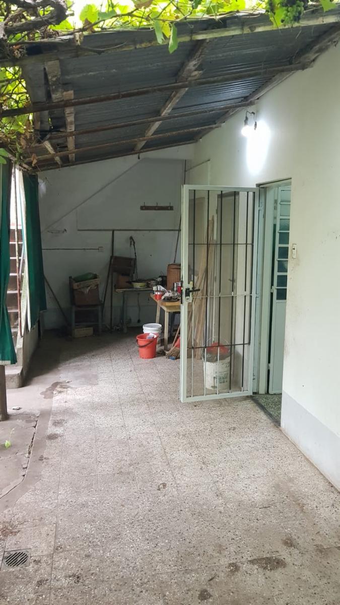 CASA EN LOTE PROPIO DE 10X34 mts, 3 AMBIENTES + CONSTRUCCIÓN AL FONDO PARA REFACCIONAR O RECICLAR — foto 5