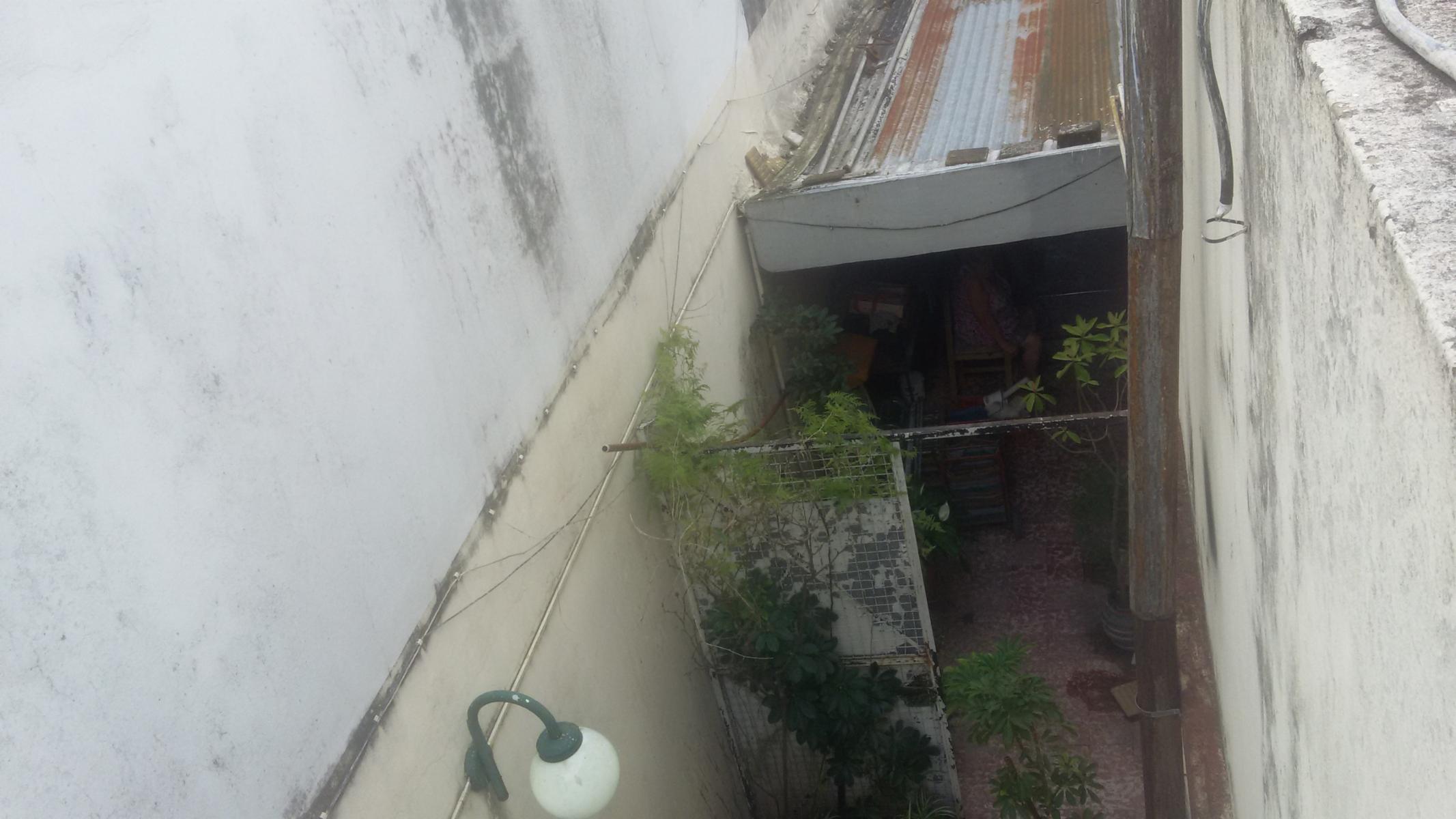 Casa en lote propio 3 amb amplios al frente mas departamento 2 amb al fondo - 2