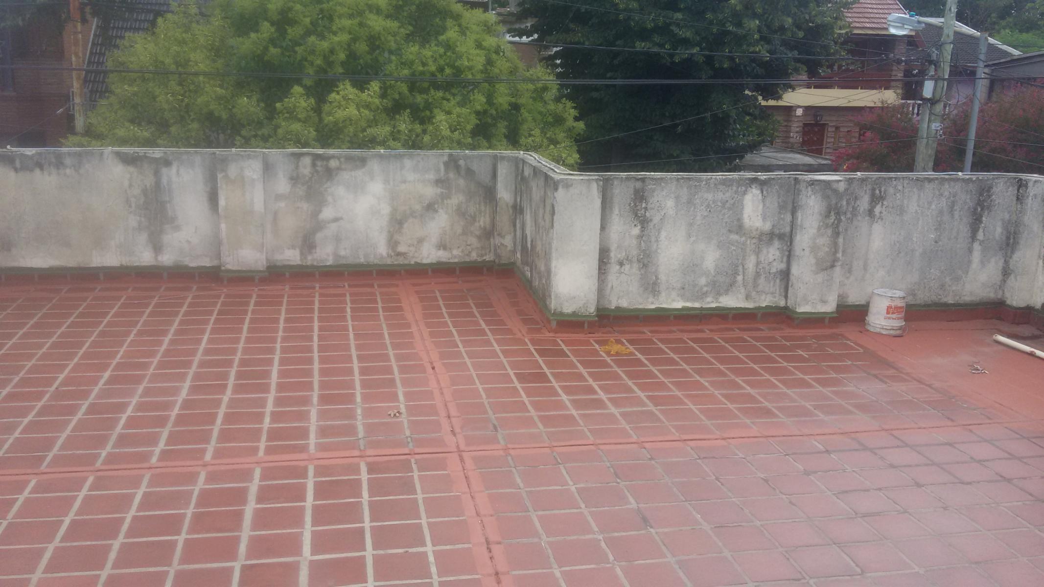 Casa en lote propio 3 amb amplios al frente mas departamento 2 amb al fondo - 4