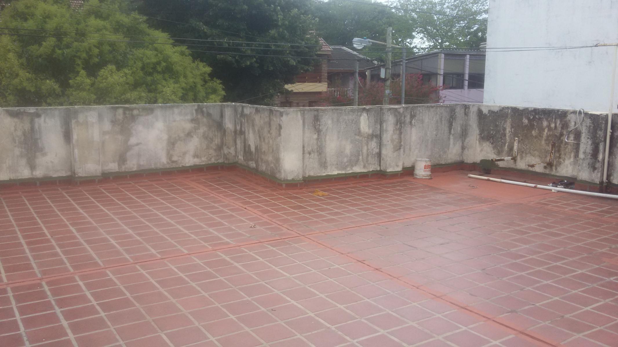Casa en lote propio 3 amb amplios al frente mas departamento 2 amb al fondo - 5