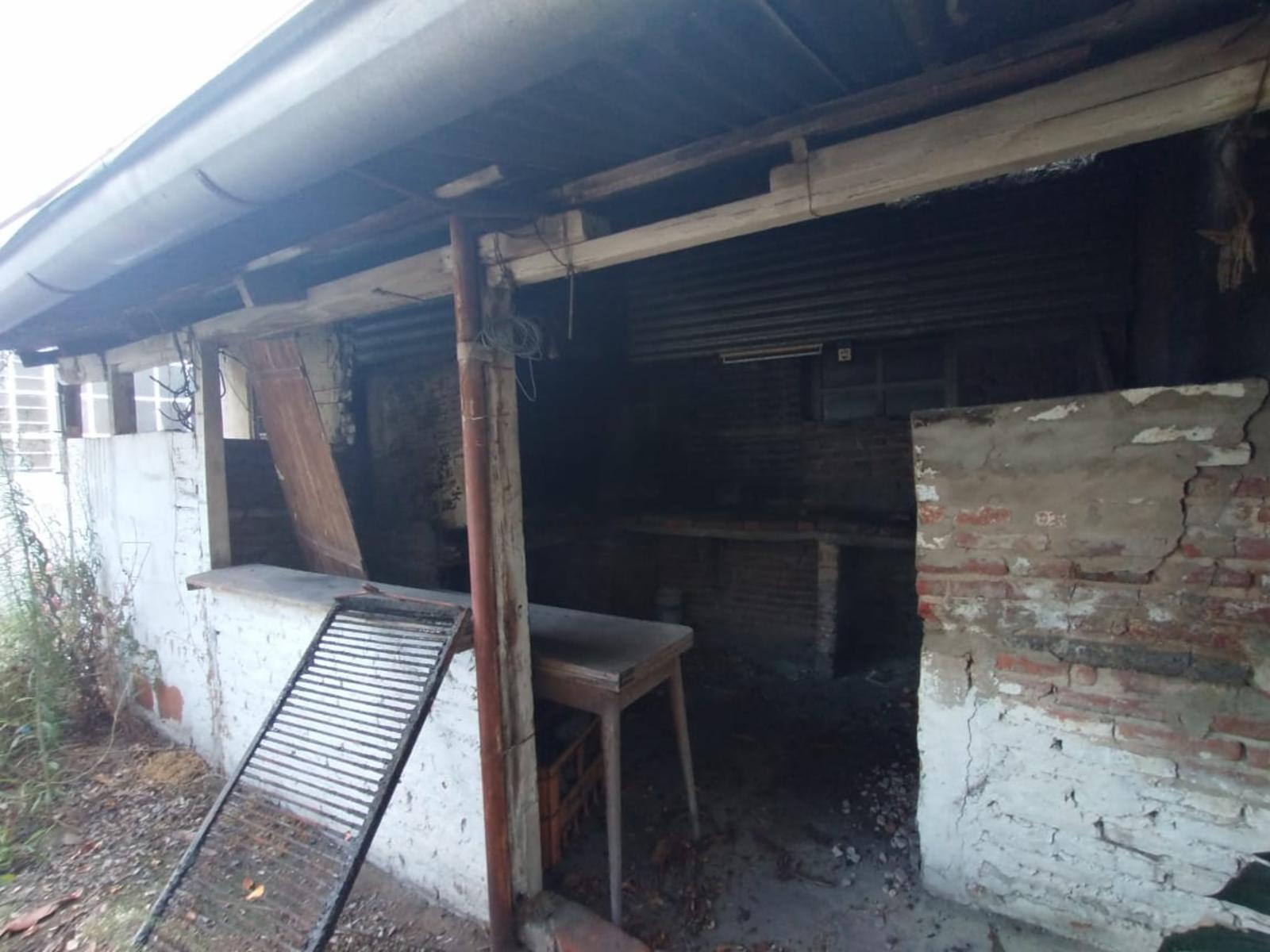 GALPÓN AL FONDO POR PASILLO CON ENTRADA INDEPENDIENTE, AMPLIO ESPACIO MULTIUSO, QUINCHO CON PARRILLA, 2 BAÑOS Y COCINA. - 5
