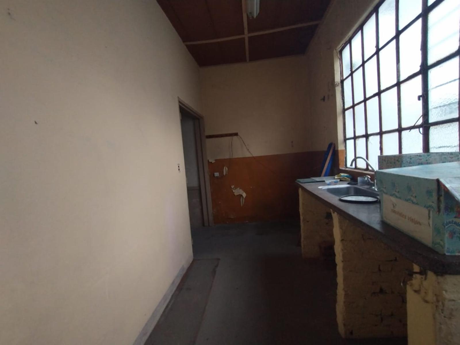 GALPÓN AL FONDO POR PASILLO CON ENTRADA INDEPENDIENTE, AMPLIO ESPACIO MULTIUSO, QUINCHO CON PARRILLA, 2 BAÑOS Y COCINA. - 8