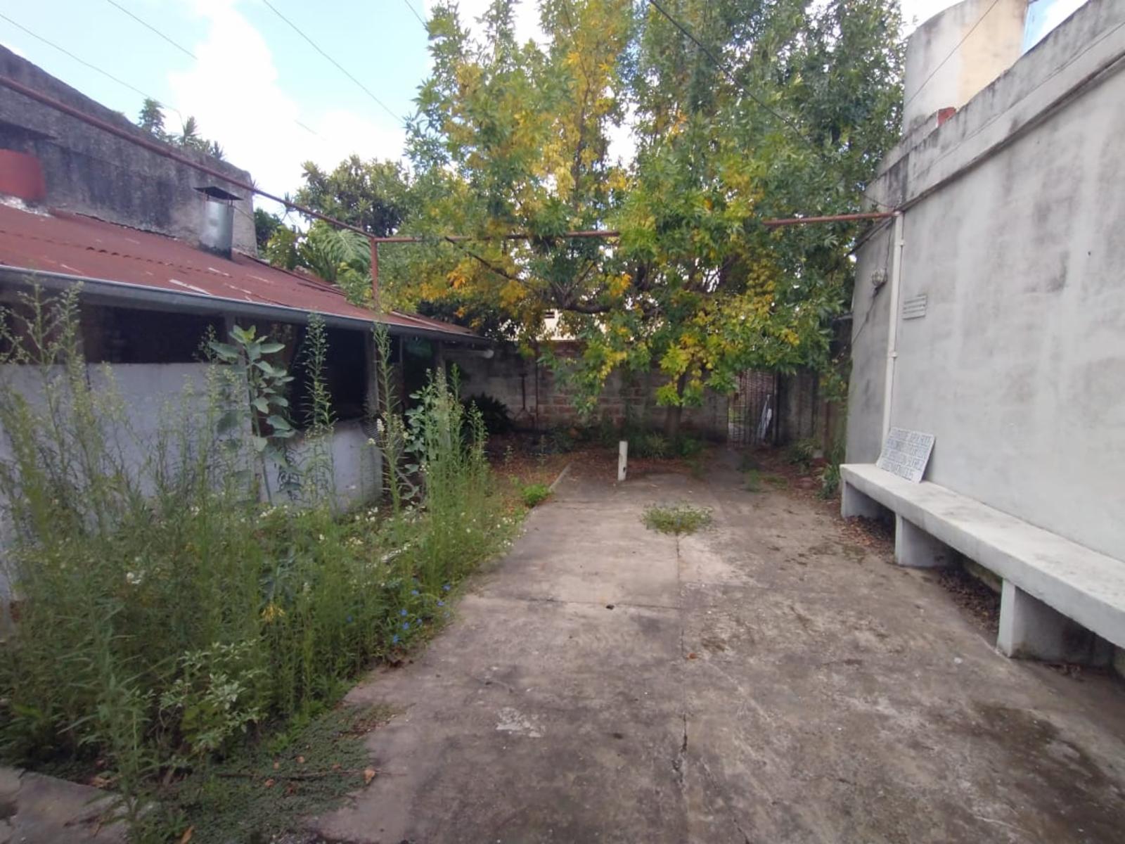 GALPÓN AL FONDO POR PASILLO CON ENTRADA INDEPENDIENTE, AMPLIO ESPACIO MULTIUSO, QUINCHO CON PARRILLA, 2 BAÑOS Y COCINA. - 17