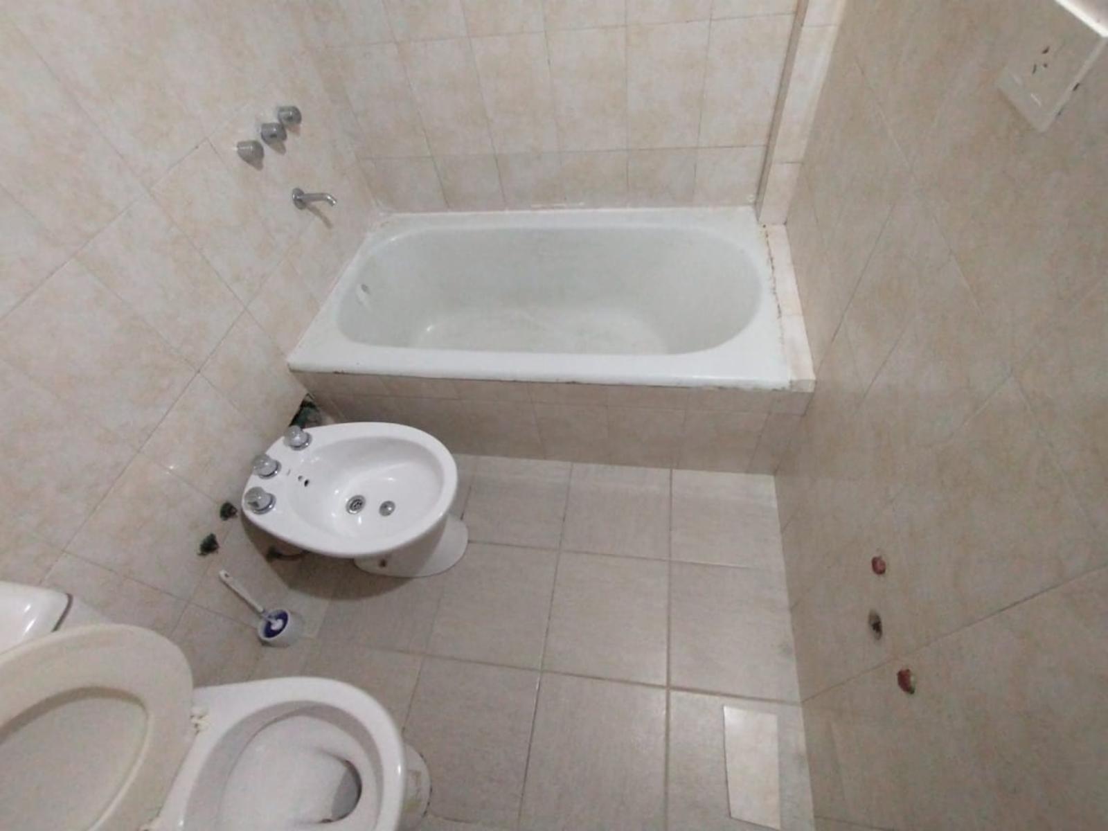 DEPTOS 2 AMBIENTES, COCINA COMEDOR, HABITACIÓN Y BAÑO. - 2