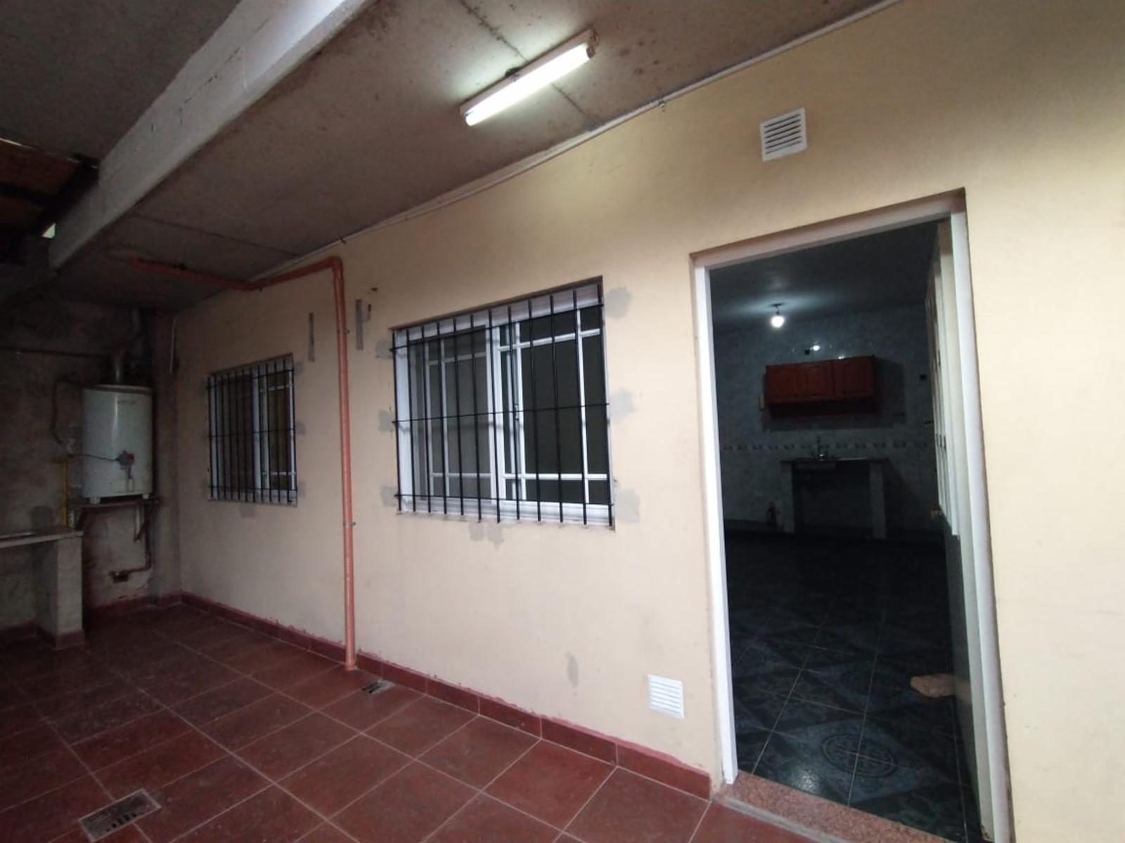 DEPTOS 2 AMBIENTES, COCINA COMEDOR, HABITACIÓN Y BAÑO. - 5