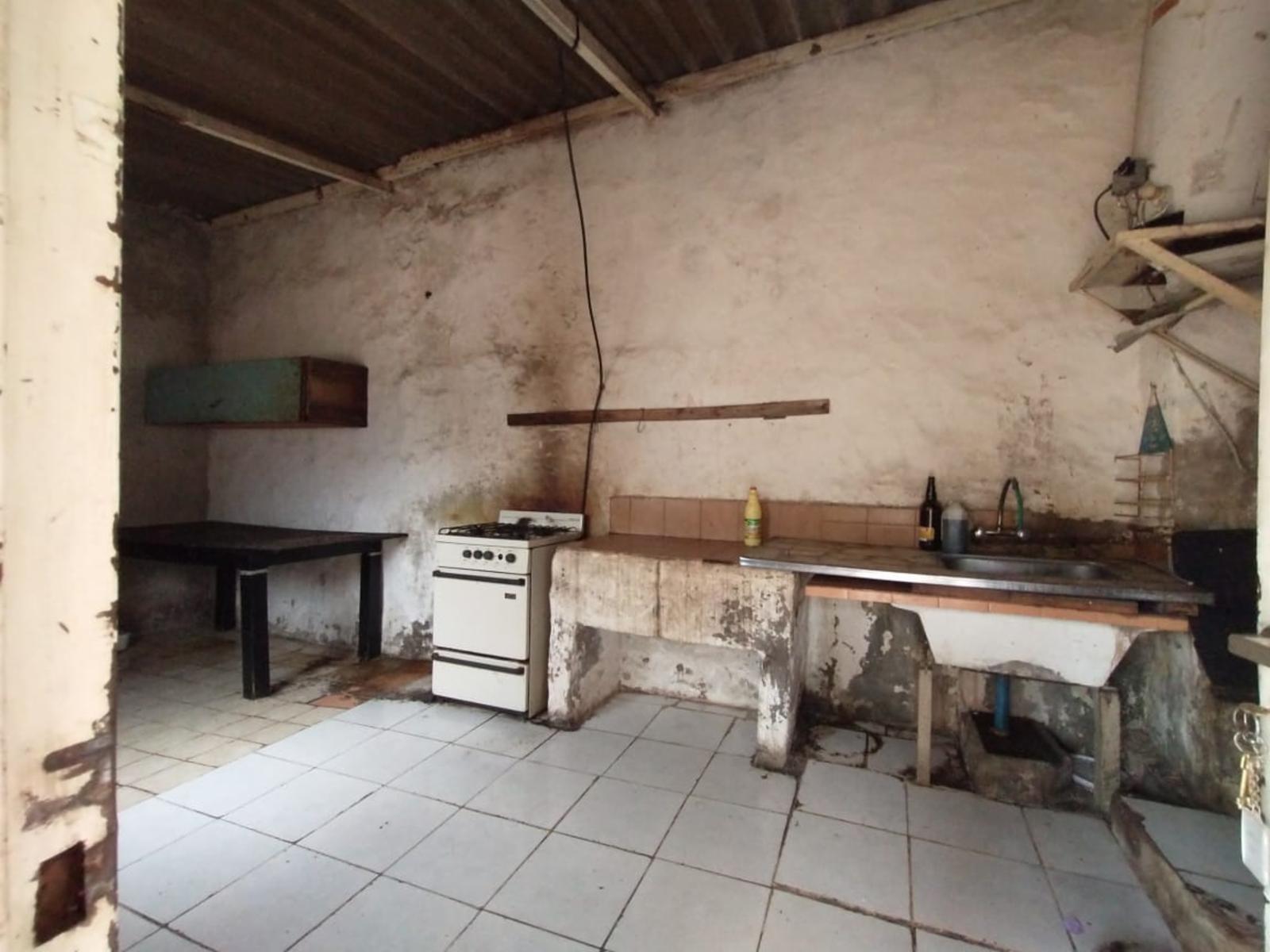 CASA EN LOTE PROPIO DE 3 AMBIENTES CON JARDÍN AL FRENTE, ENTRADA PARA AUTO Y PATIO CON PARRILLA. - 7