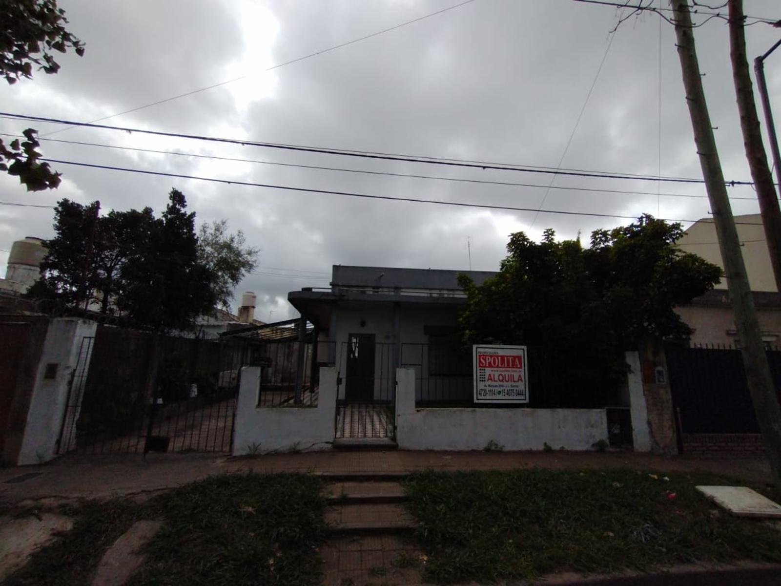CASA EN LOTE PROPIO DE 3 AMBIENTES CON JARDÍN AL FRENTE, ENTRADA PARA AUTO Y PATIO CON PARRILLA. - 10