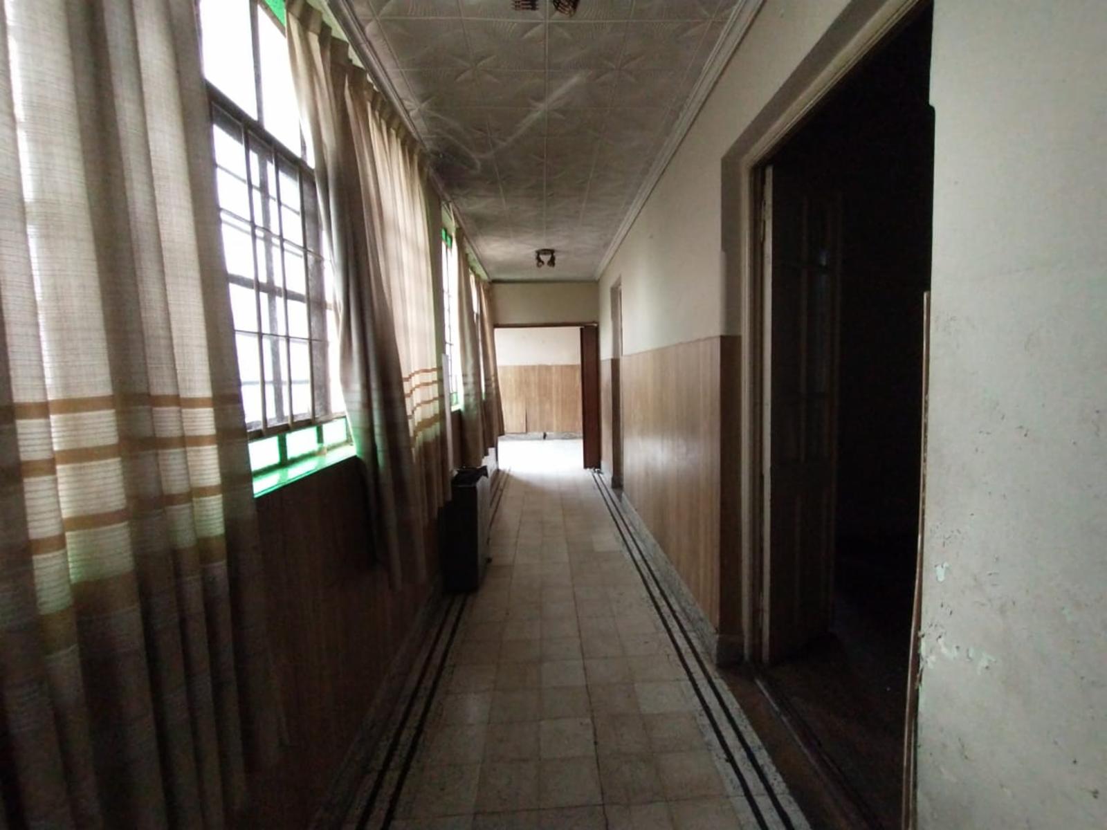 CASA EN LOTE PROPIO DE 3 AMBIENTES CON JARDÍN AL FRENTE, ENTRADA PARA AUTO Y PATIO CON PARRILLA. - 11