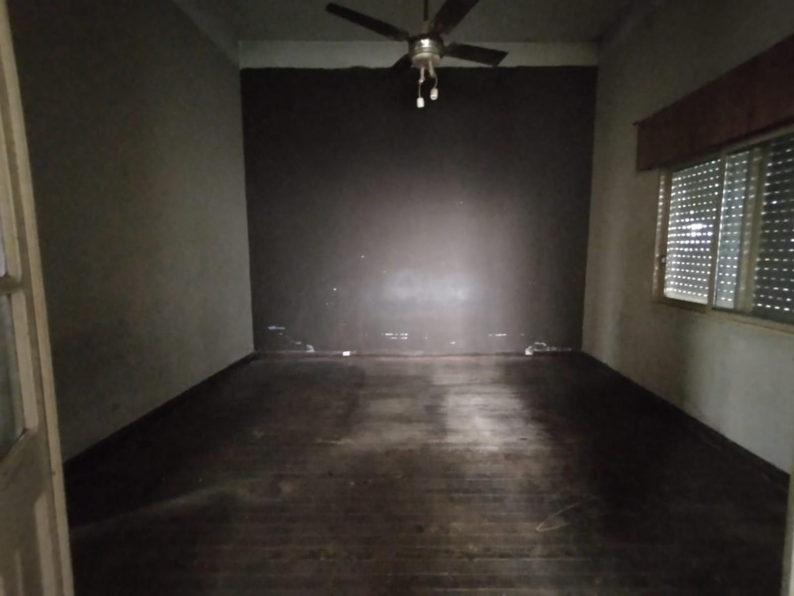 CASA EN LOTE PROPIO DE 3 AMBIENTES CON JARDÍN AL FRENTE, ENTRADA PARA AUTO Y PATIO CON PARRILLA. - 12