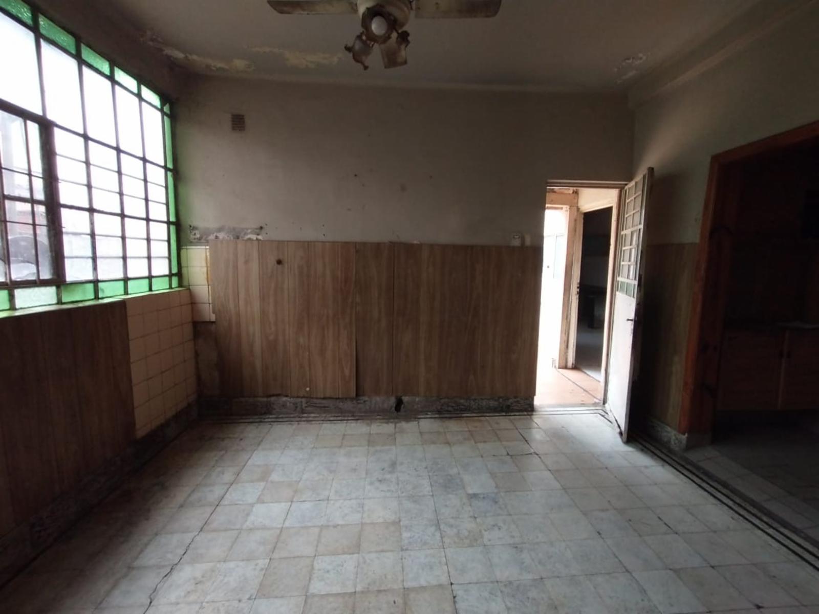 CASA EN LOTE PROPIO DE 3 AMBIENTES CON JARDÍN AL FRENTE, ENTRADA PARA AUTO Y PATIO CON PARRILLA. - 14