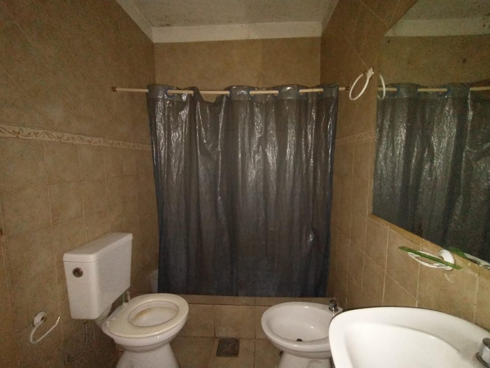 CASA EN LOTE PROPIO DE 3 AMBIENTES CON JARDÍN AL FRENTE, ENTRADA PARA AUTO Y PATIO CON PARRILLA. - 15
