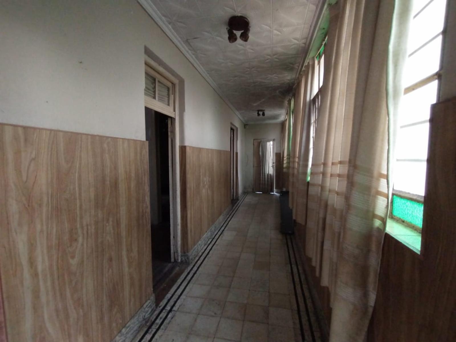CASA EN LOTE PROPIO DE 3 AMBIENTES CON JARDÍN AL FRENTE, ENTRADA PARA AUTO Y PATIO CON PARRILLA. - 17