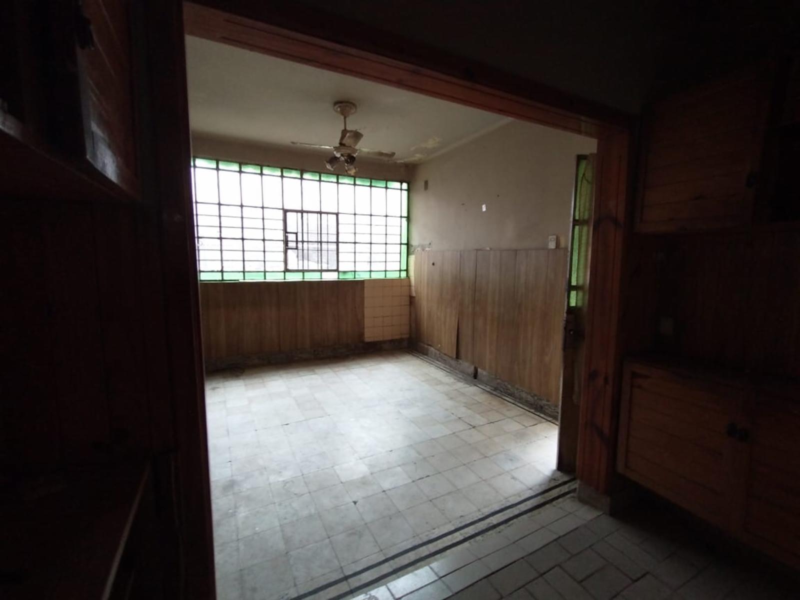 CASA EN LOTE PROPIO DE 3 AMBIENTES CON JARDÍN AL FRENTE, ENTRADA PARA AUTO Y PATIO CON PARRILLA. - 18