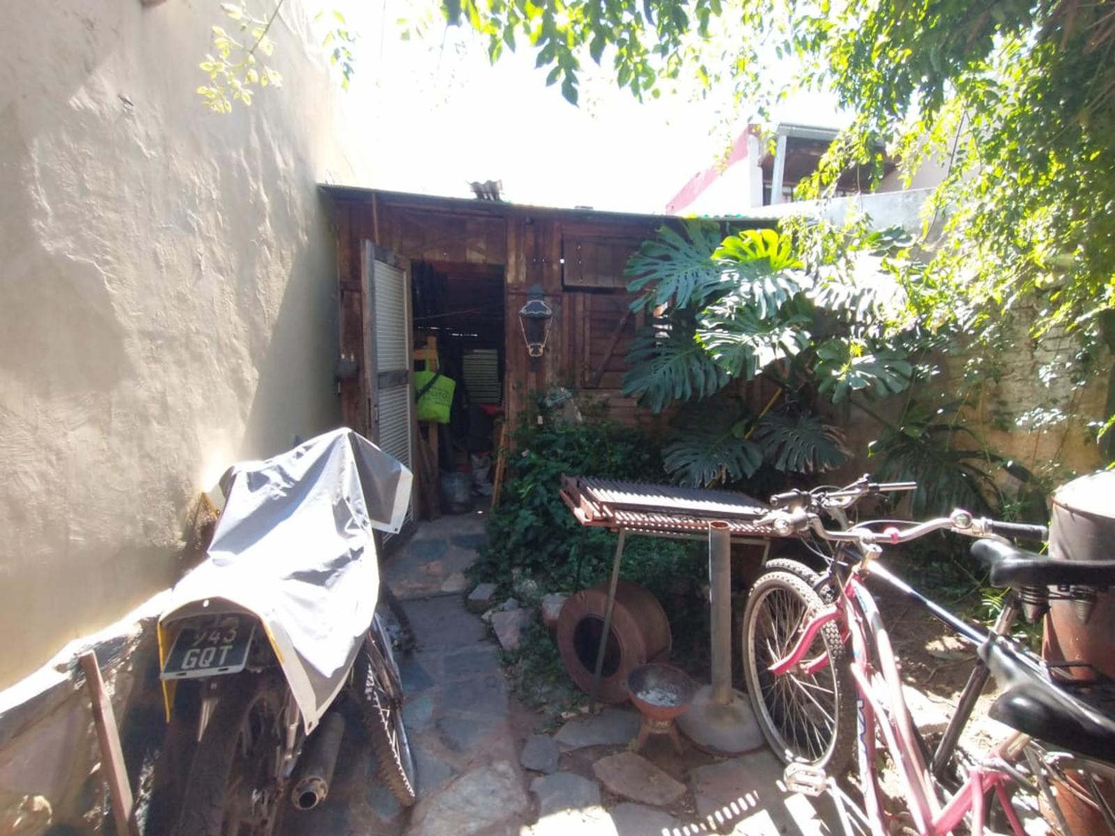 PH FONDO EN BUEN ESTADO CON 2 DORMITORIOS, ESCRITORIO, COCINA-COMEDOR INTEGRADA, AMPLIO BAÑO CON DUCHA, PATIO Y GALPÓN DE HERRAMIENTAS. — foto 4