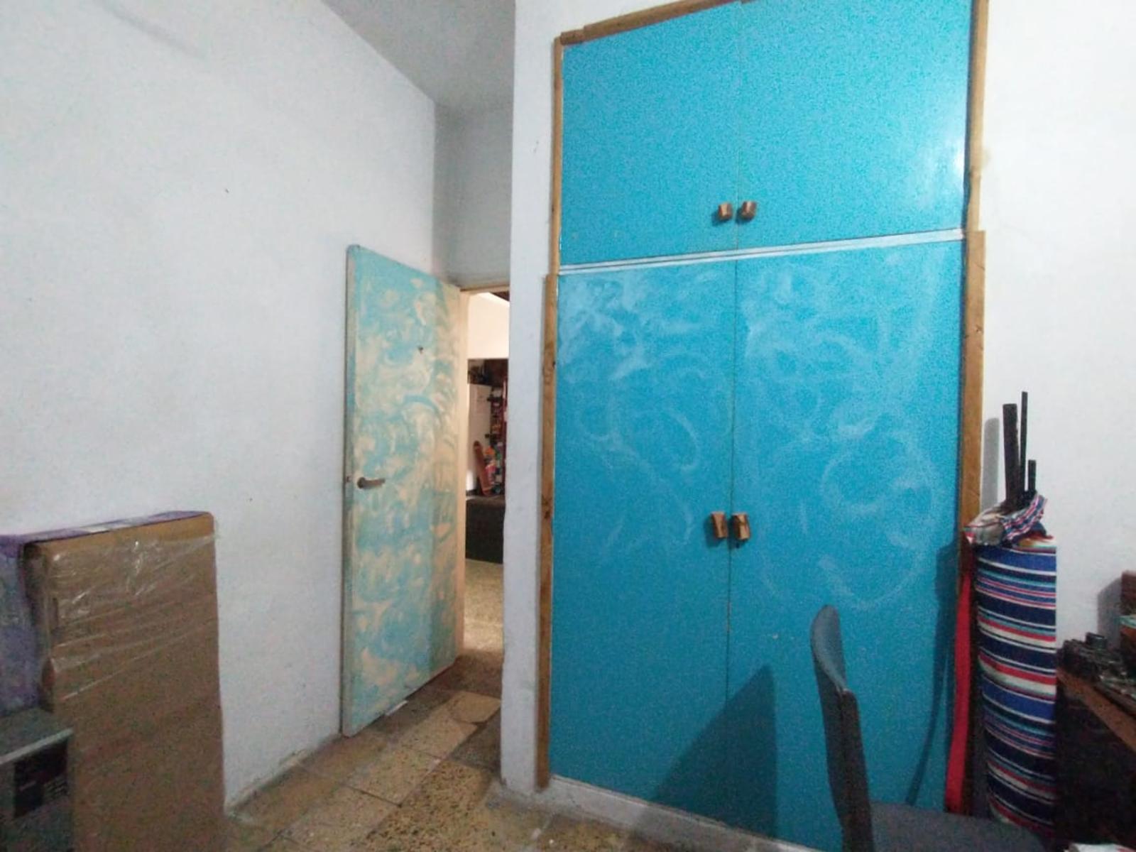 PH FONDO EN BUEN ESTADO CON 2 DORMITORIOS, ESCRITORIO, COCINA-COMEDOR INTEGRADA, AMPLIO BAÑO CON DUCHA, PATIO Y GALPÓN DE HERRAMIENTAS. — foto 7