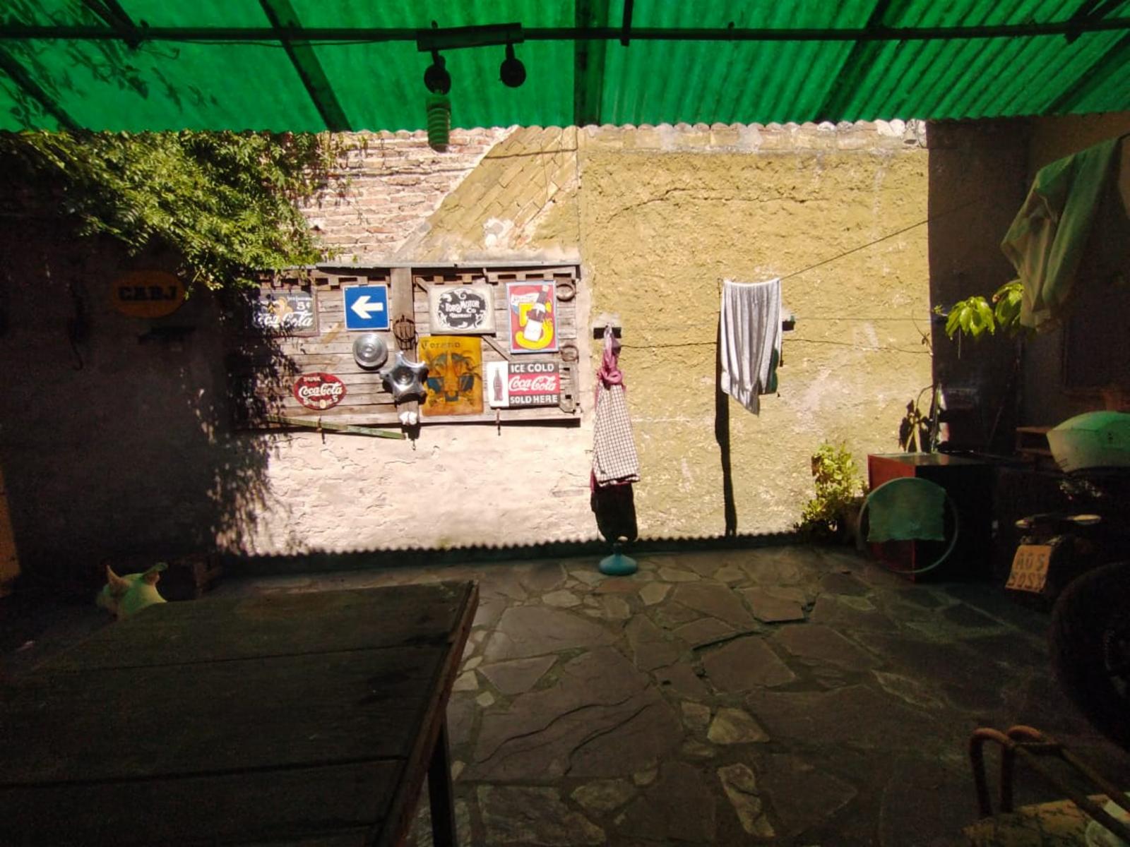 PH FONDO EN BUEN ESTADO CON 2 DORMITORIOS, ESCRITORIO, COCINA-COMEDOR INTEGRADA, AMPLIO BAÑO CON DUCHA, PATIO Y GALPÓN DE HERRAMIENTAS. — foto 9