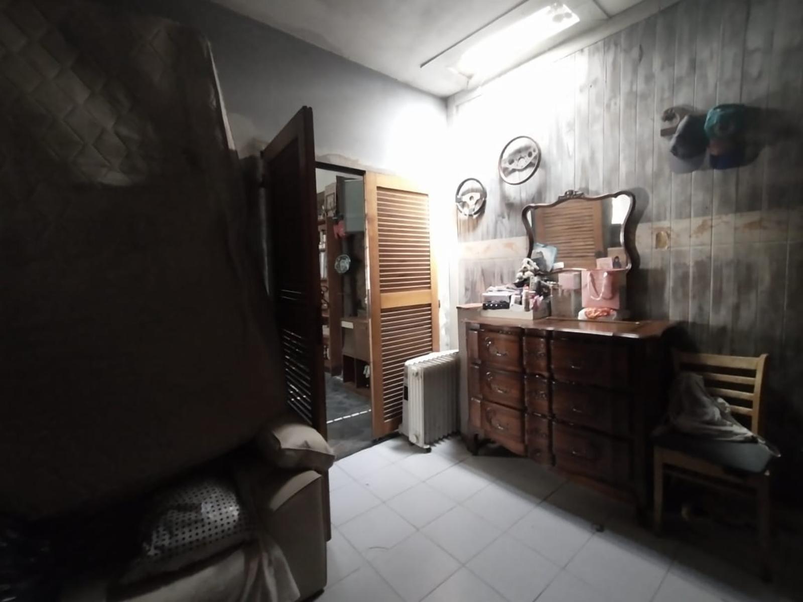 PH FONDO EN BUEN ESTADO CON 2 DORMITORIOS, ESCRITORIO, COCINA-COMEDOR INTEGRADA, AMPLIO BAÑO CON DUCHA, PATIO Y GALPÓN DE HERRAMIENTAS. — foto 12