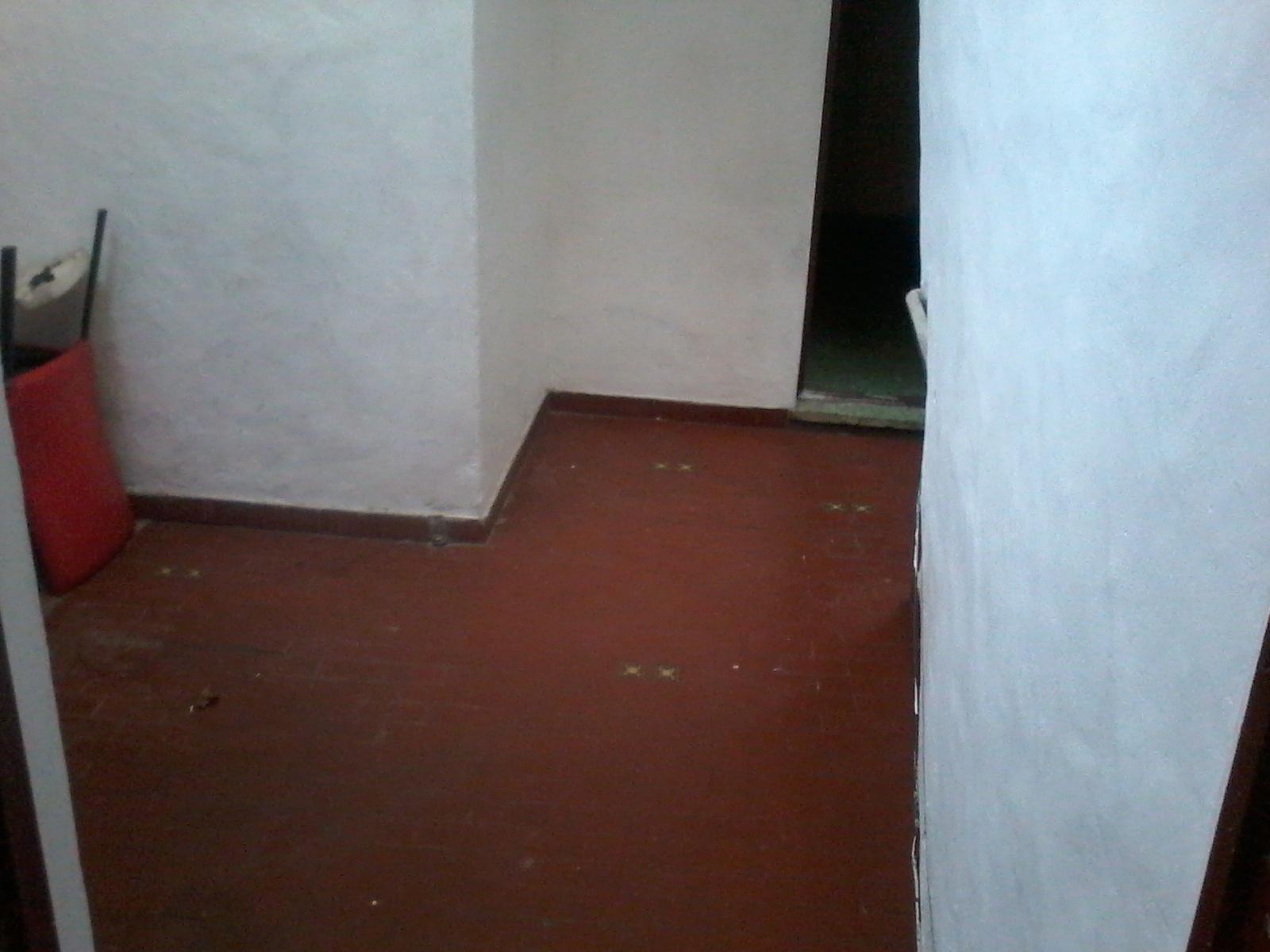 VILLA BALLESTER. PH FRENTE 3 AMBIENTES, 2 DORMITORIOS, COCINA-COMEDOR, BAÑO, PATIO INTERNO CON LAVADERO. TERRAZA CON QUINCHO UBICADO EN MITRE Y CUBA PROXIMO A ESTACION, COLEGIOS Y COMERCIOS. — foto 4