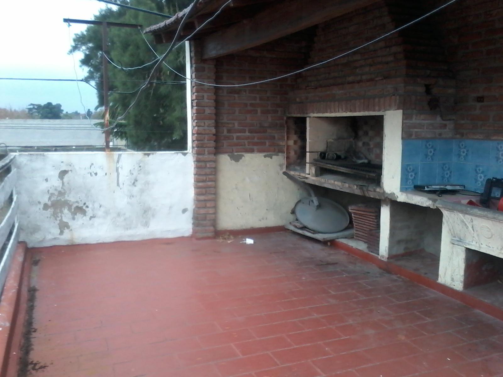 VILLA BALLESTER. PH FRENTE 3 AMBIENTES, 2 DORMITORIOS, COCINA-COMEDOR, BAÑO, PATIO INTERNO CON LAVADERO. TERRAZA CON QUINCHO UBICADO EN MITRE Y CUBA PROXIMO A ESTACION, COLEGIOS Y COMERCIOS. — foto 9