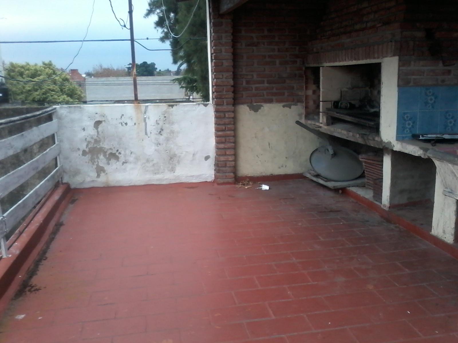 VILLA BALLESTER. PH FRENTE 3 AMBIENTES, 2 DORMITORIOS, COCINA-COMEDOR, BAÑO, PATIO INTERNO CON LAVADERO. TERRAZA CON QUINCHO UBICADO EN MITRE Y CUBA PROXIMO A ESTACION, COLEGIOS Y COMERCIOS. — foto 11