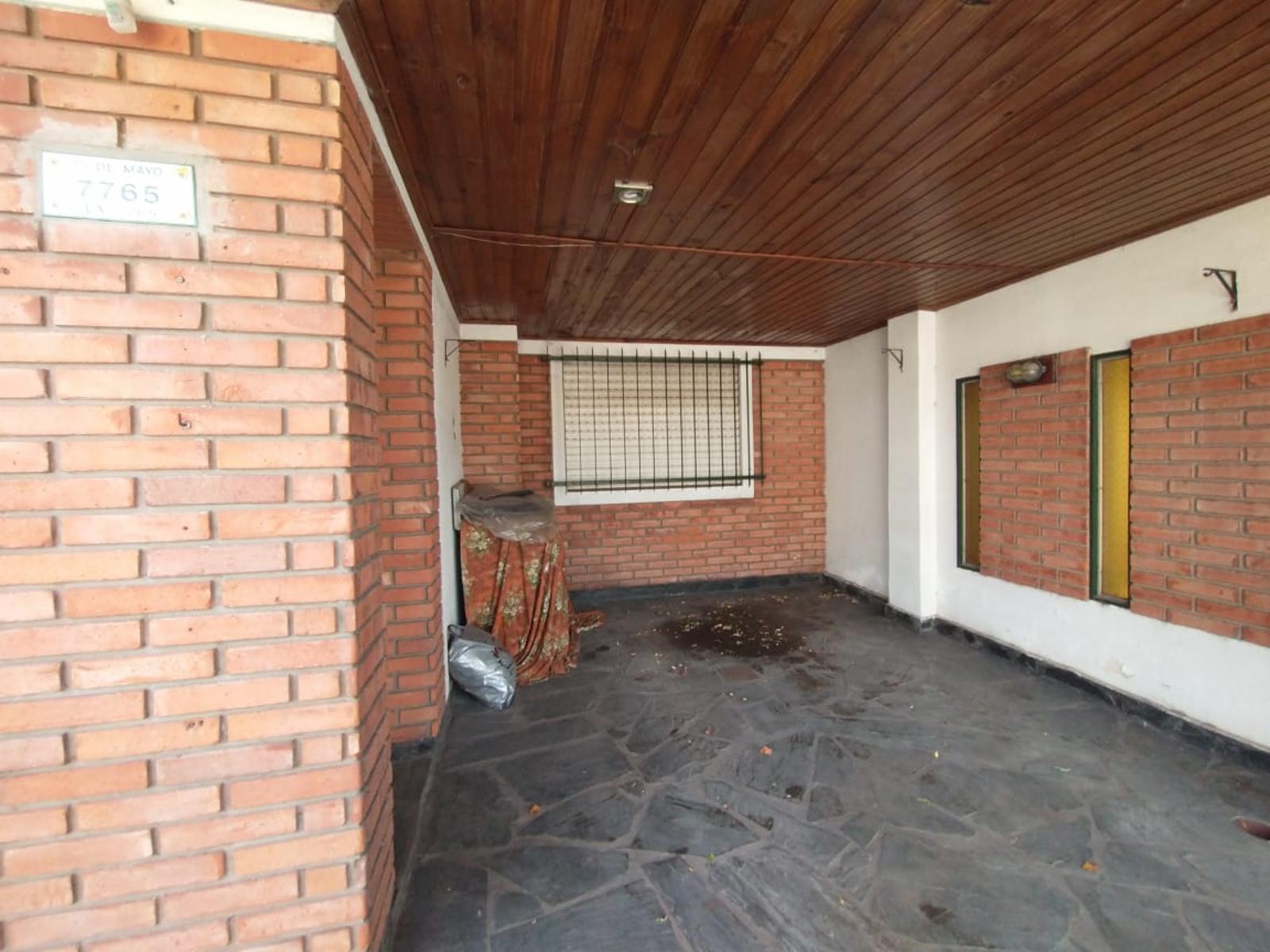 EXCELENTE CASA EN LOTE PROPIO CON 2 HABITACIONES, UN ESCRITORIO, 2 BAÑOS — foto 2