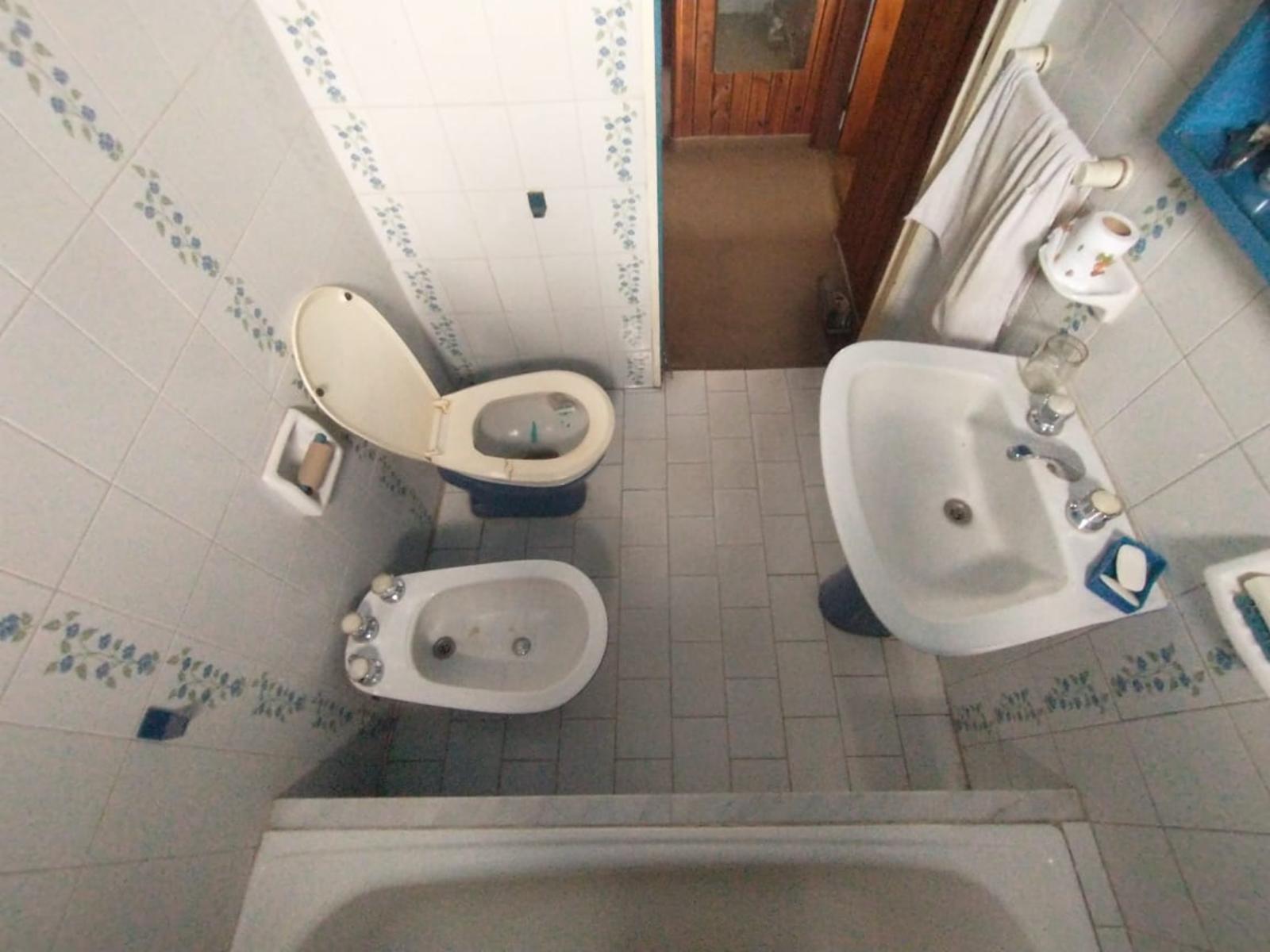EXCELENTE CASA EN LOTE PROPIO CON 2 HABITACIONES, UN ESCRITORIO, 2 BAÑOS - 16